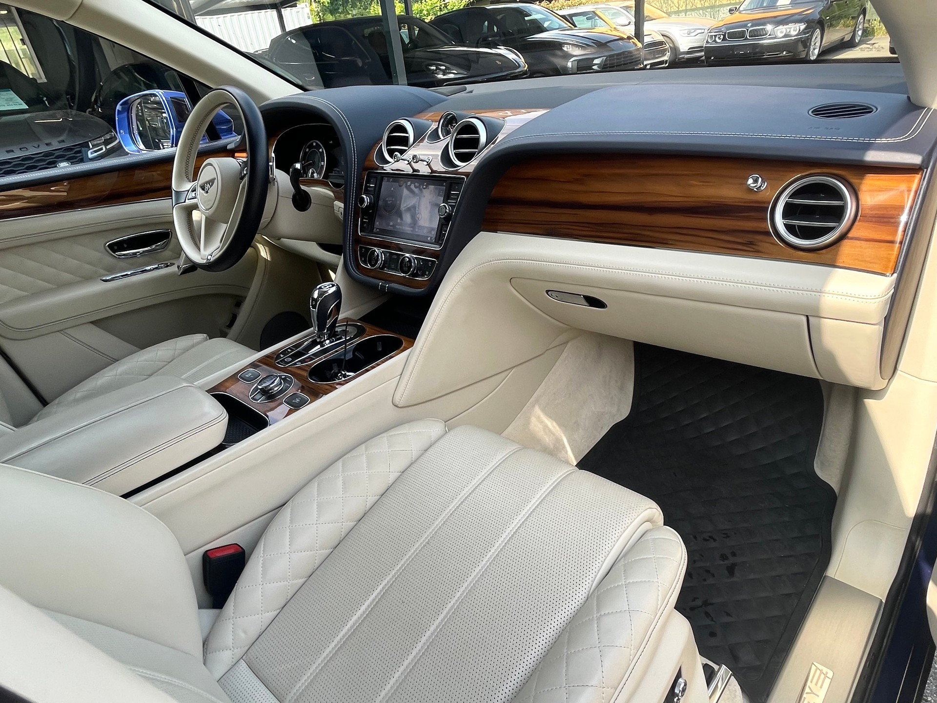 BENTLEY Bentayga V8 Diesel-image-12