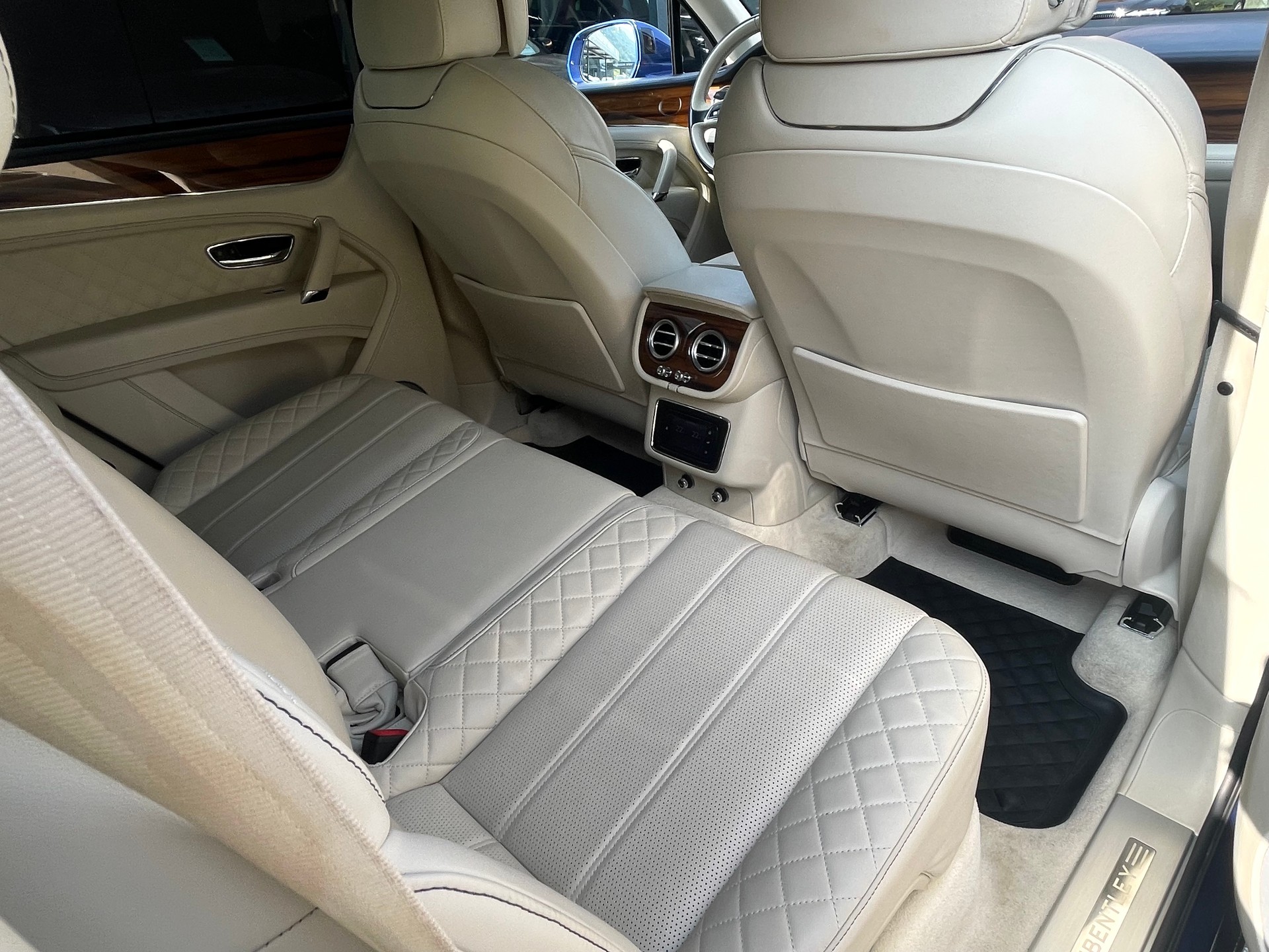 BENTLEY Bentayga V8 Diesel-image-11