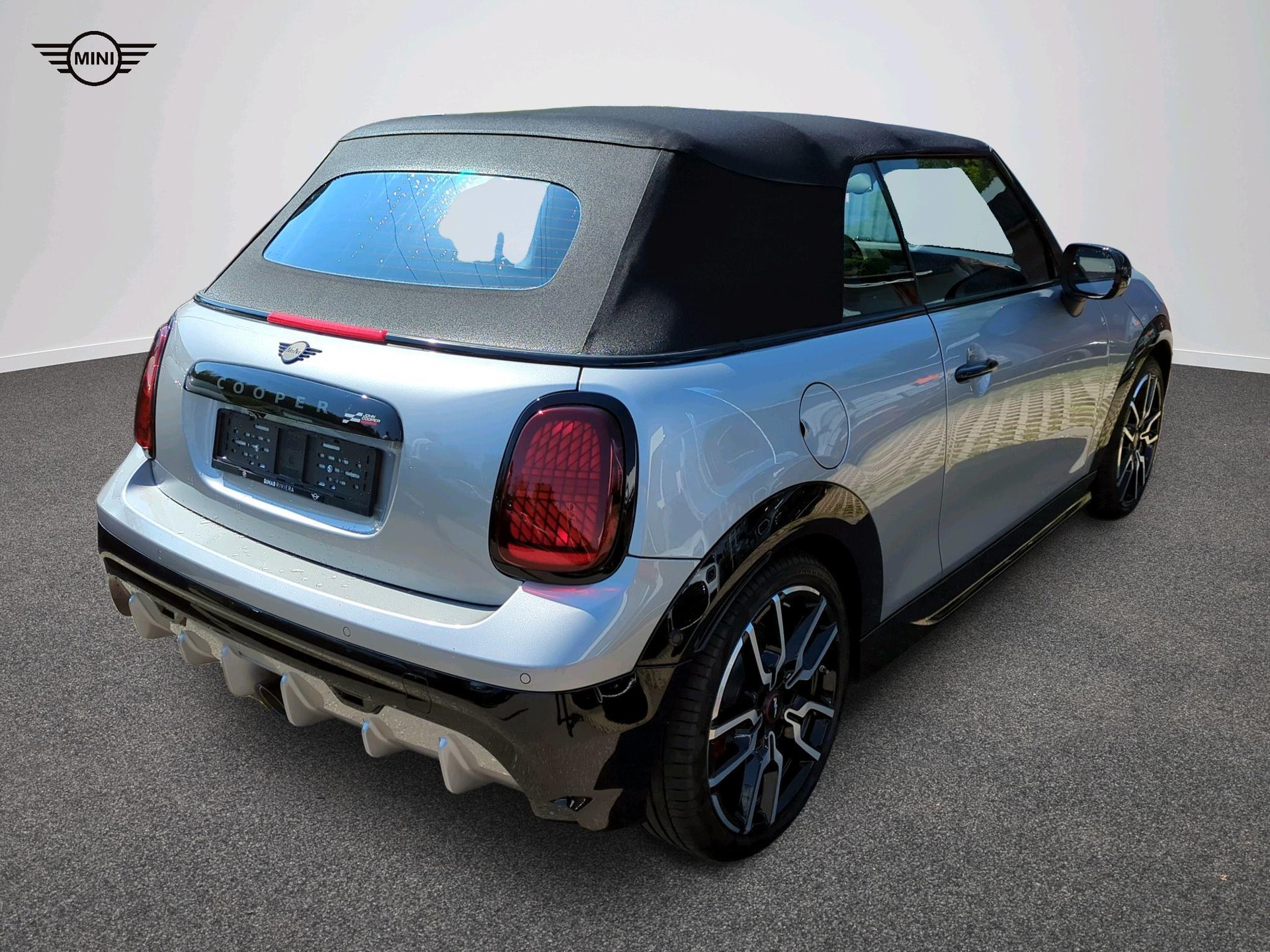 MINI John Cooper Works Cabrio-image-3