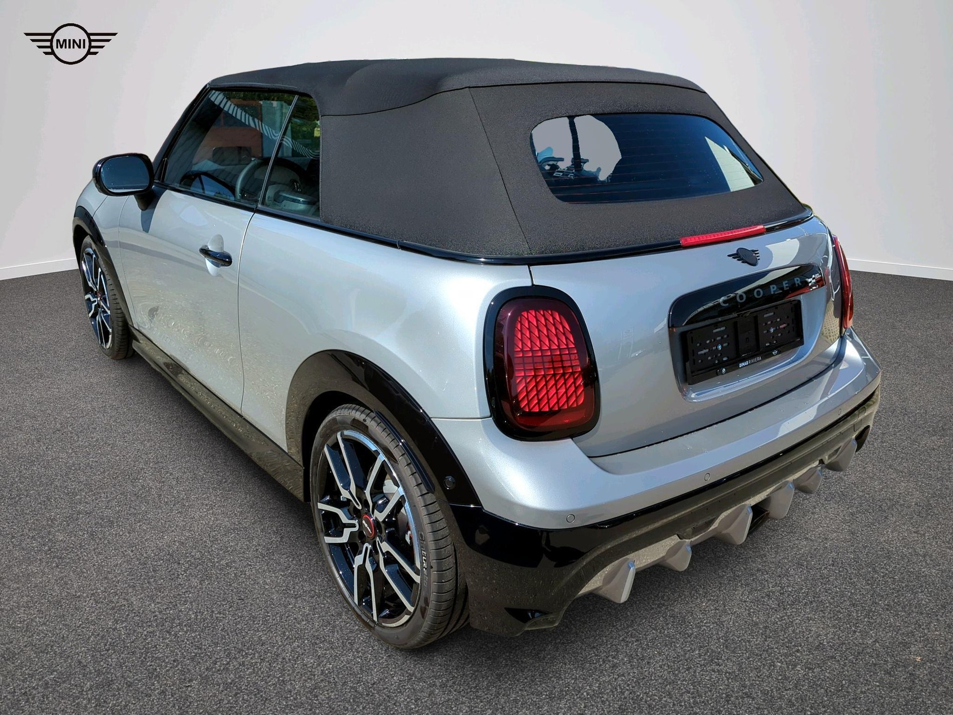 MINI John Cooper Works Cabrio-image-4