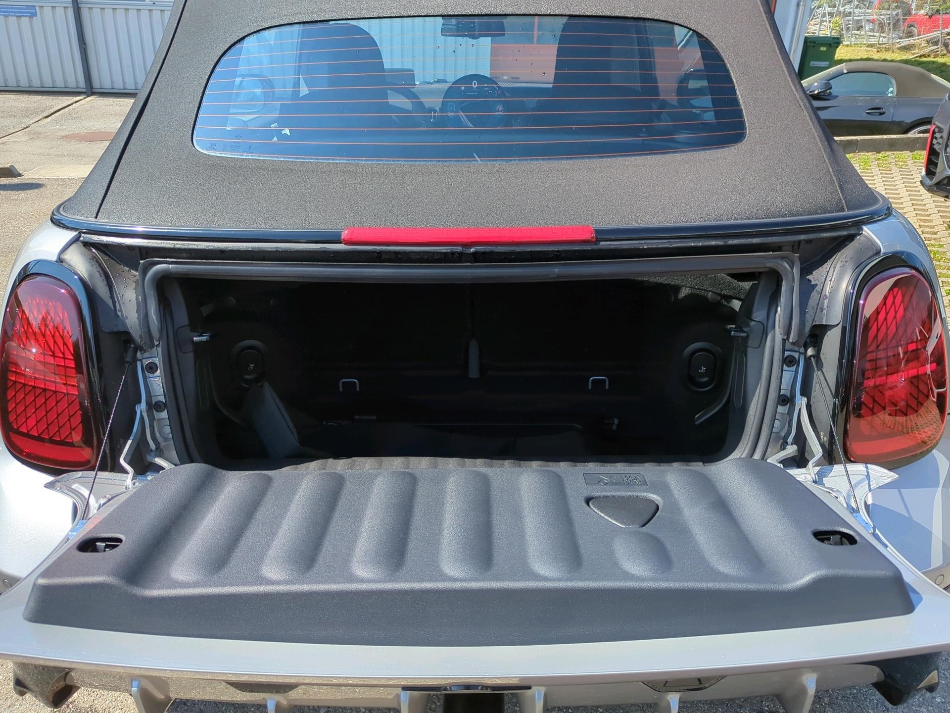 MINI John Cooper Works Cabrio-image-15