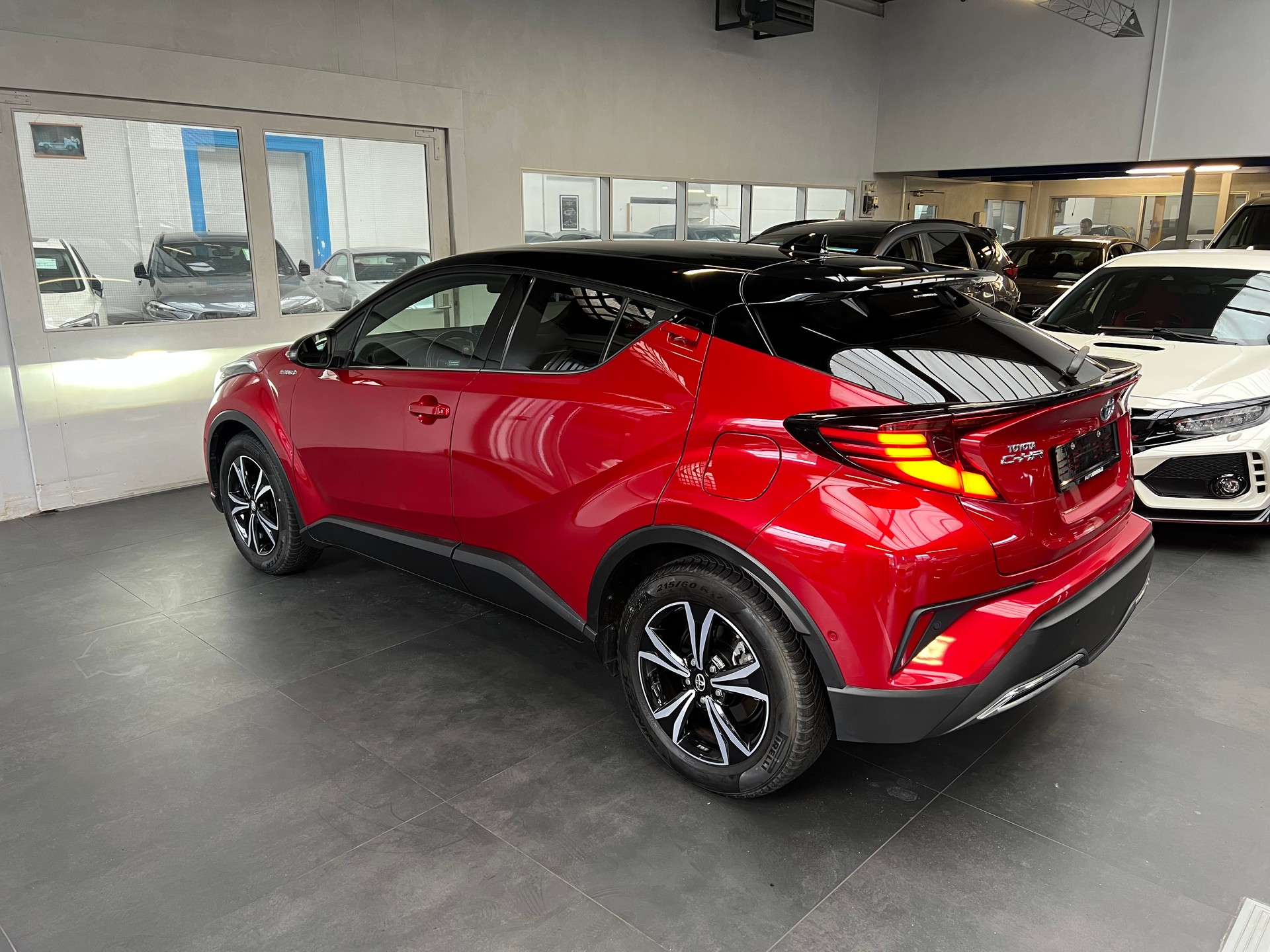 TOYOTA C-HR 2.0 HSD CVT Trend-image-1