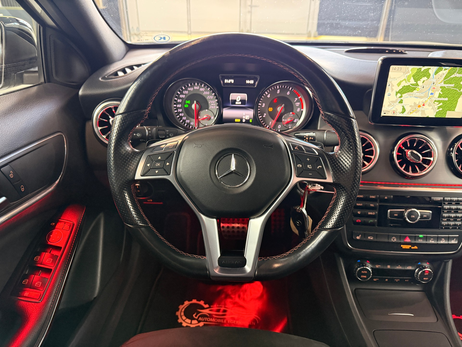 MERCEDES-BENZ GLA 250 AMG Line 4m-image-13