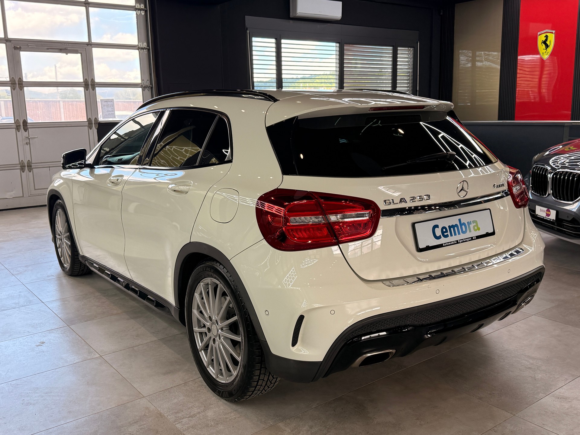 MERCEDES-BENZ GLA 250 AMG Line 4m-image-6