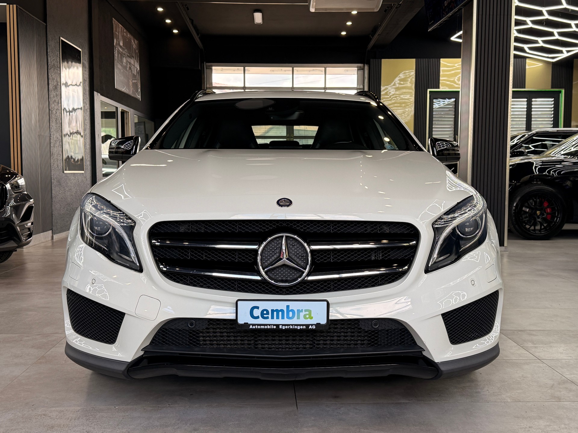 MERCEDES-BENZ GLA 250 AMG Line 4m-image-1