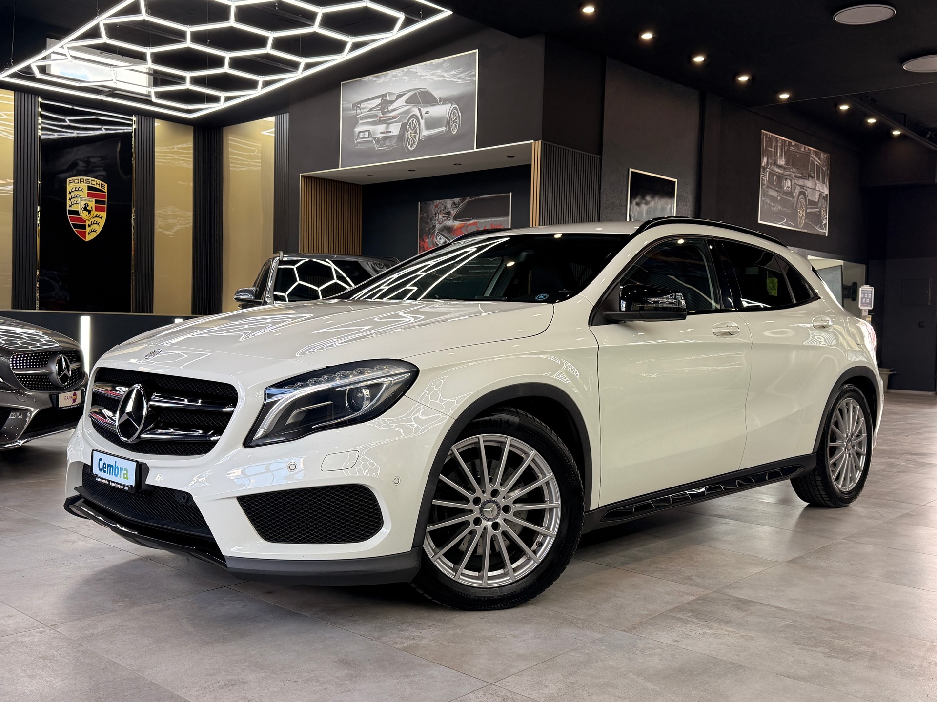 MERCEDES-BENZ GLA 250 AMG Line 4m-image-0