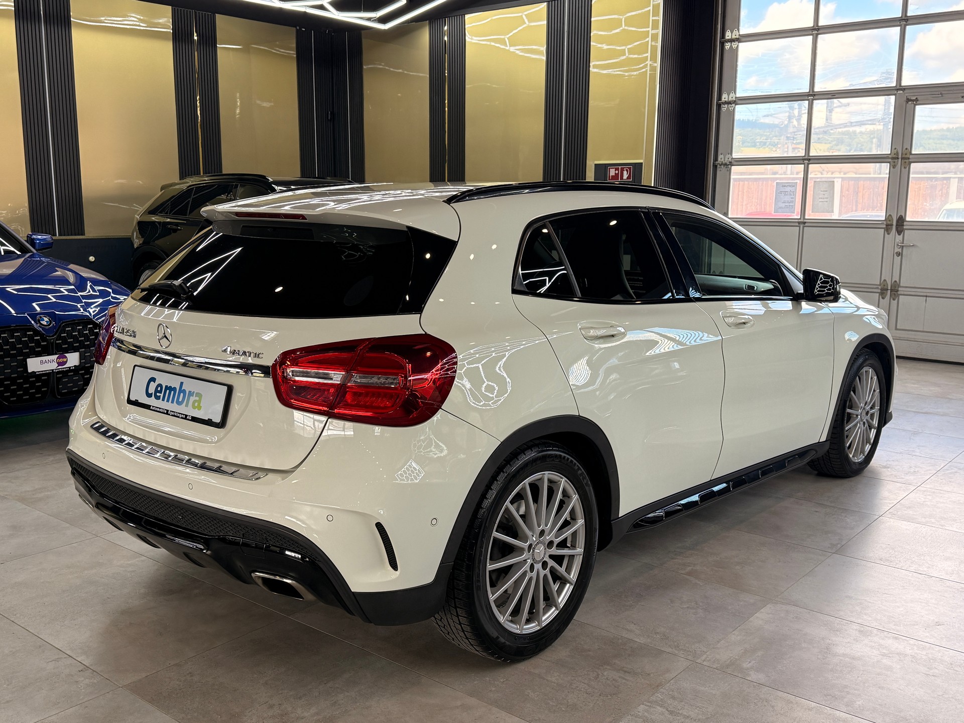 MERCEDES-BENZ GLA 250 AMG Line 4m-image-4