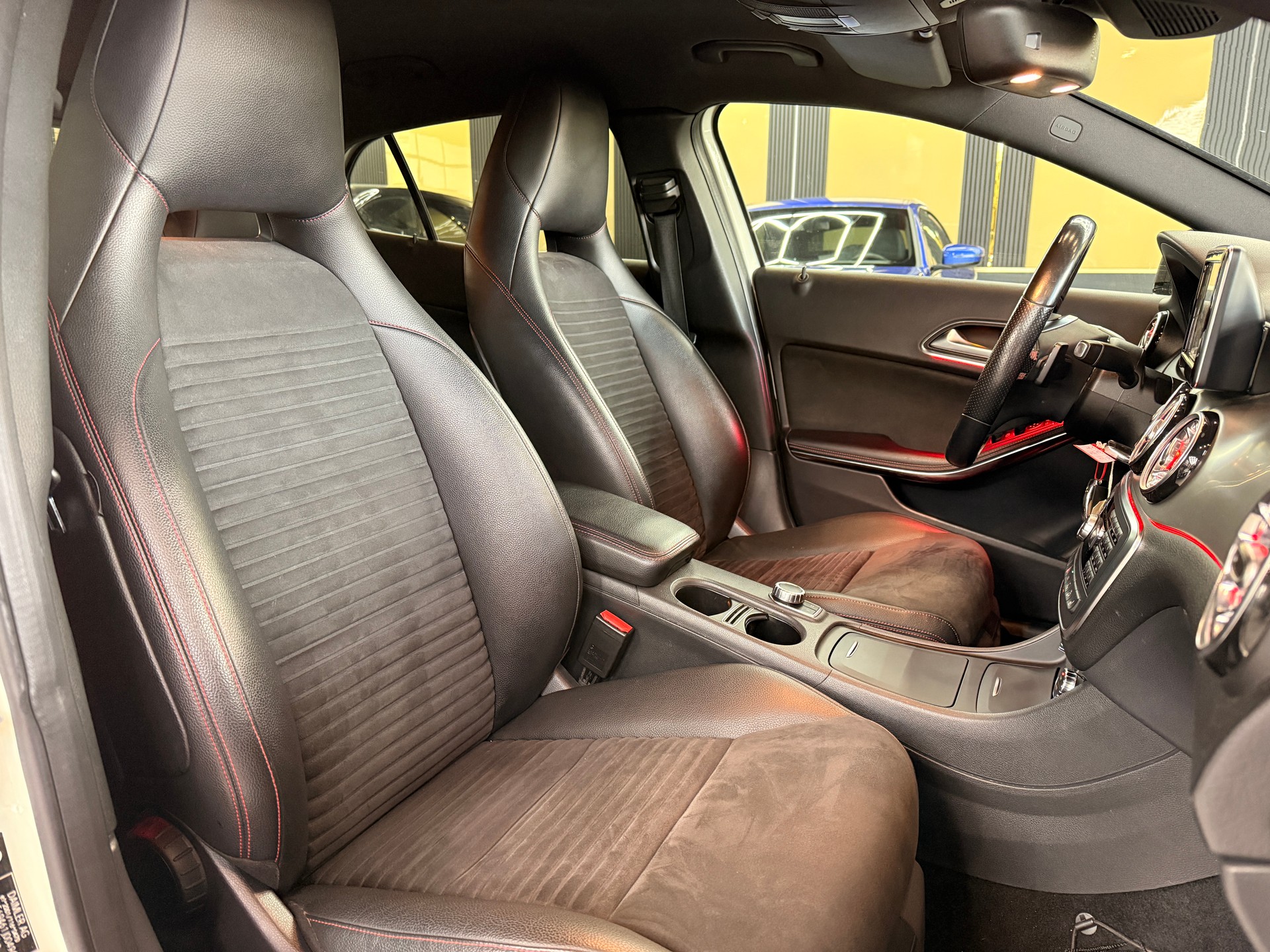MERCEDES-BENZ GLA 250 AMG Line 4m-image-11