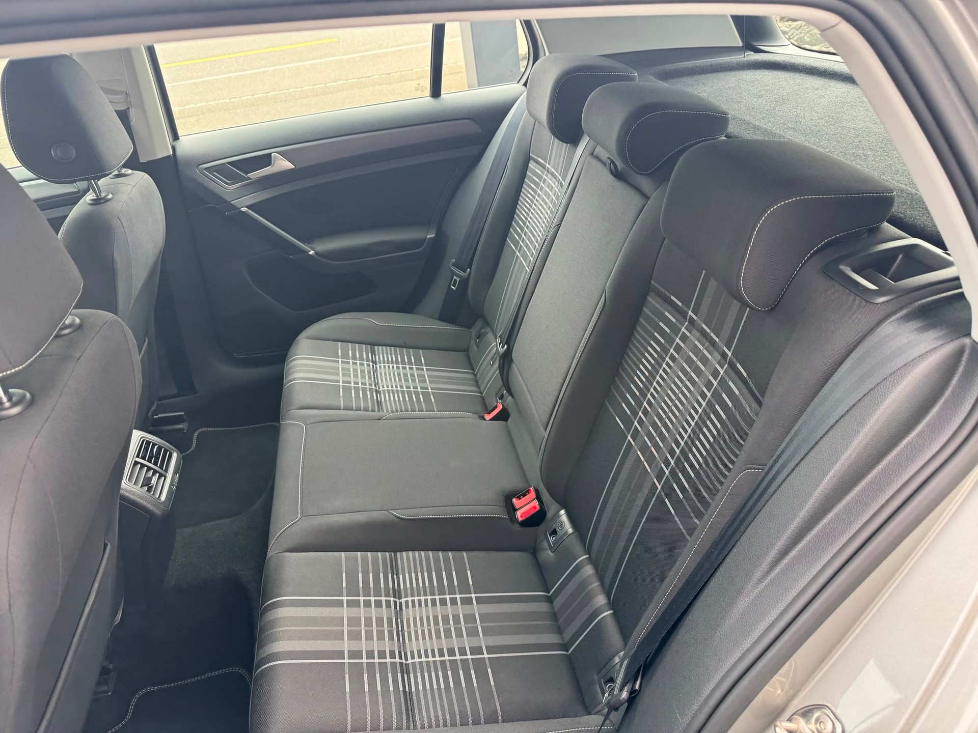 VW Golf 1.4 TSI Lounge DSG-image-5