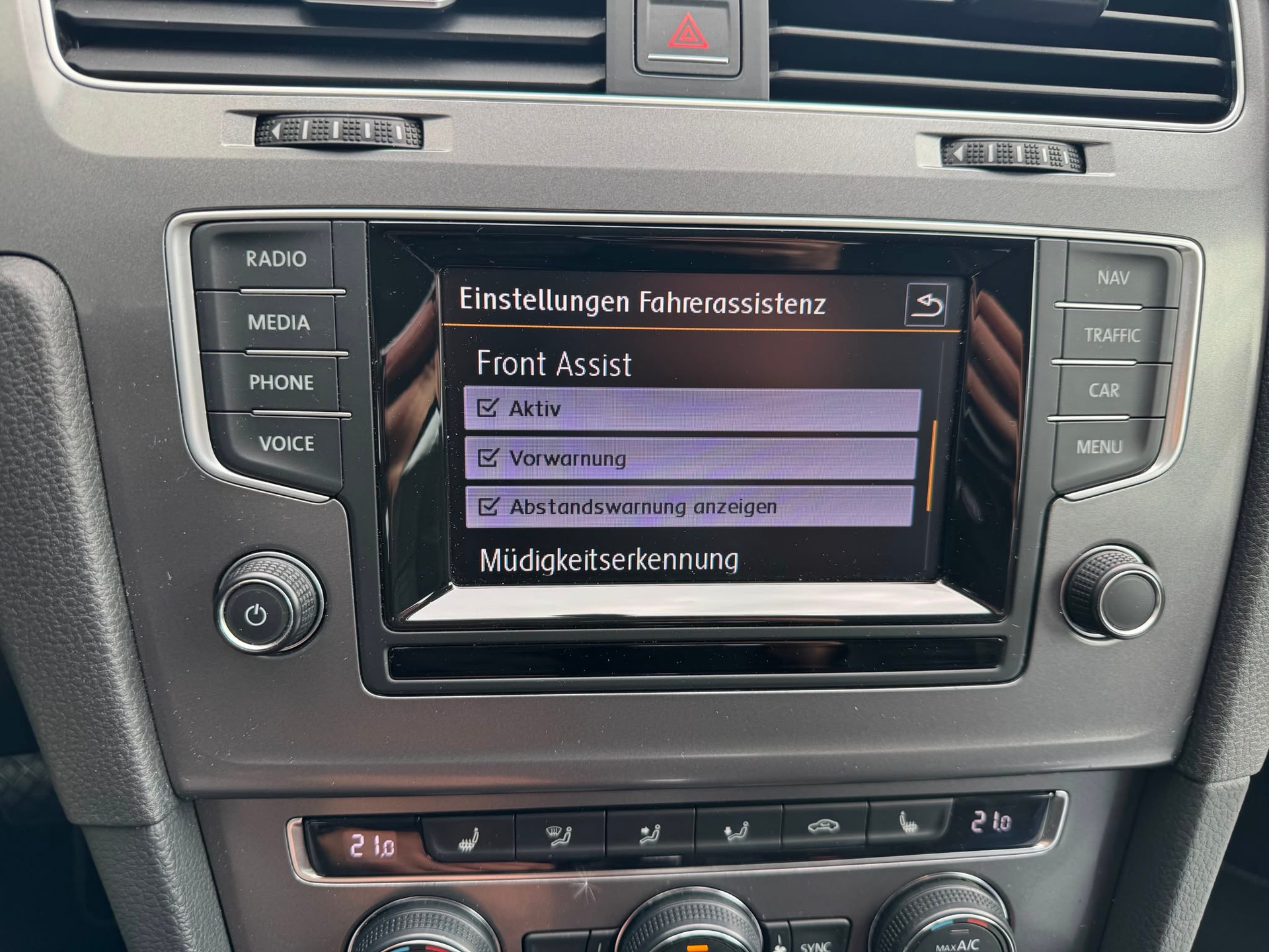 VW Golf 1.4 TSI Lounge DSG-image-12