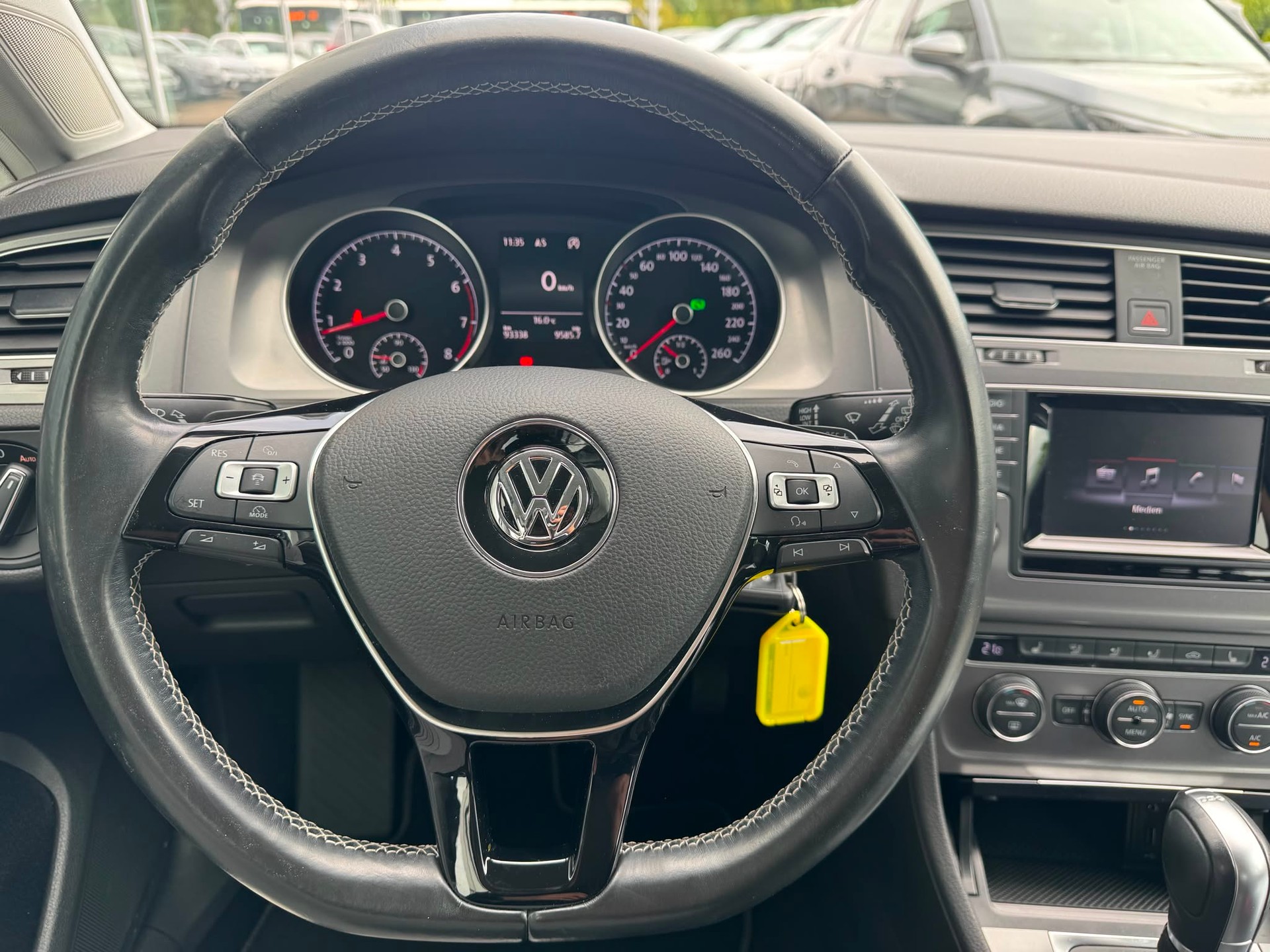 VW Golf 1.4 TSI Lounge DSG-image-9