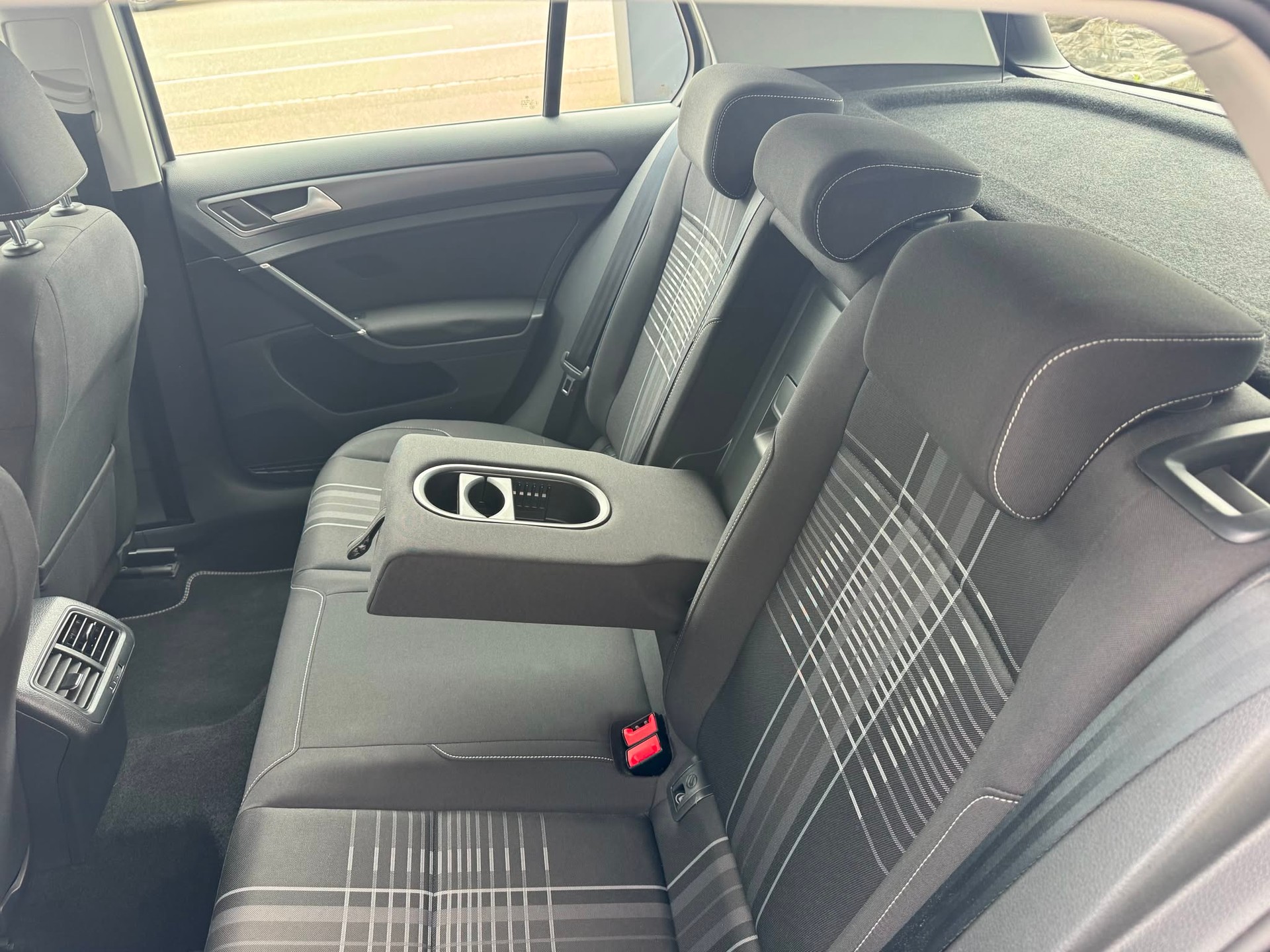 VW Golf 1.4 TSI Lounge DSG-image-6