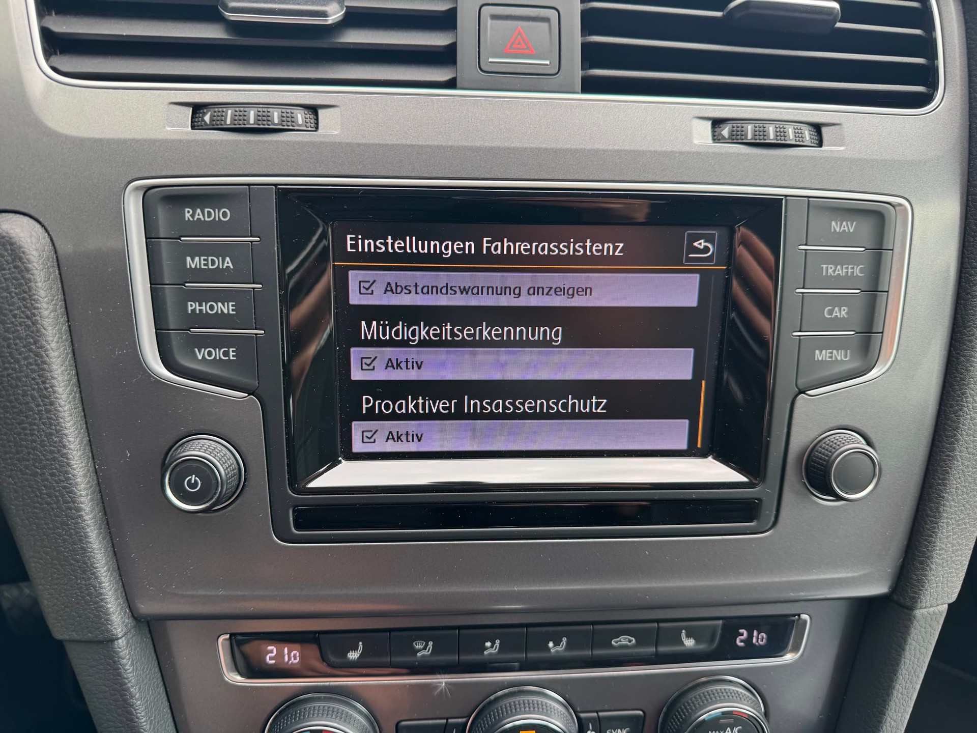 VW Golf 1.4 TSI Lounge DSG-image-13