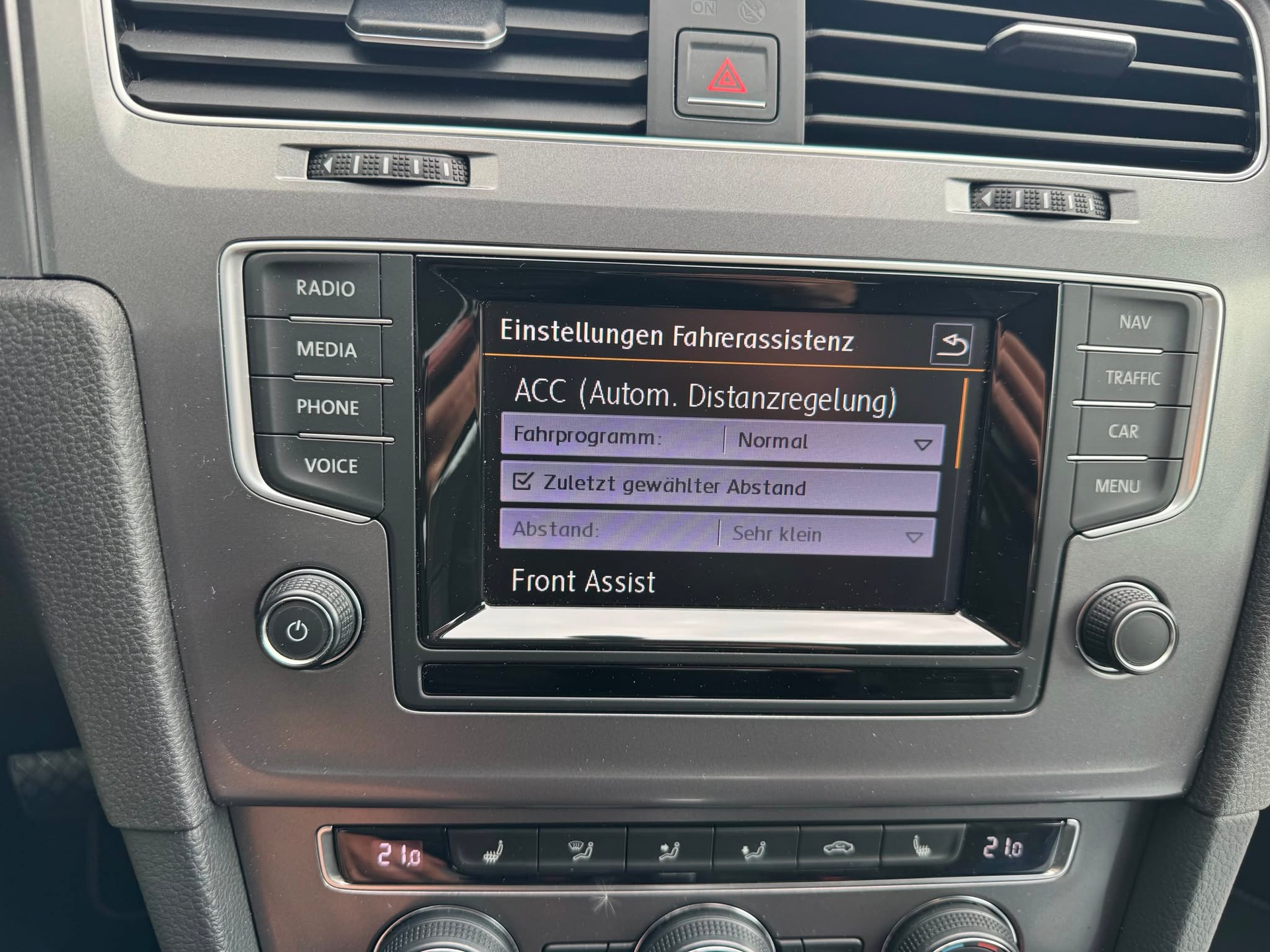 VW Golf 1.4 TSI Lounge DSG-image-11