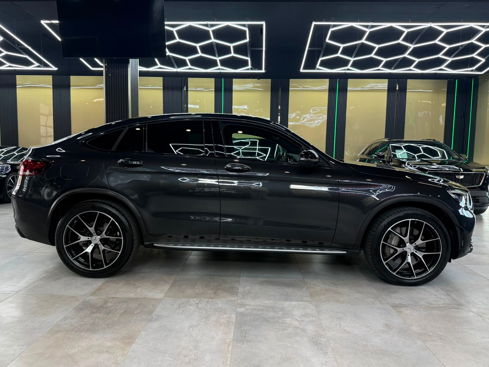 MERCEDES-BENZ GLC Coupé 300 d AMG Line 4Matic 9G-Tronic-image-3