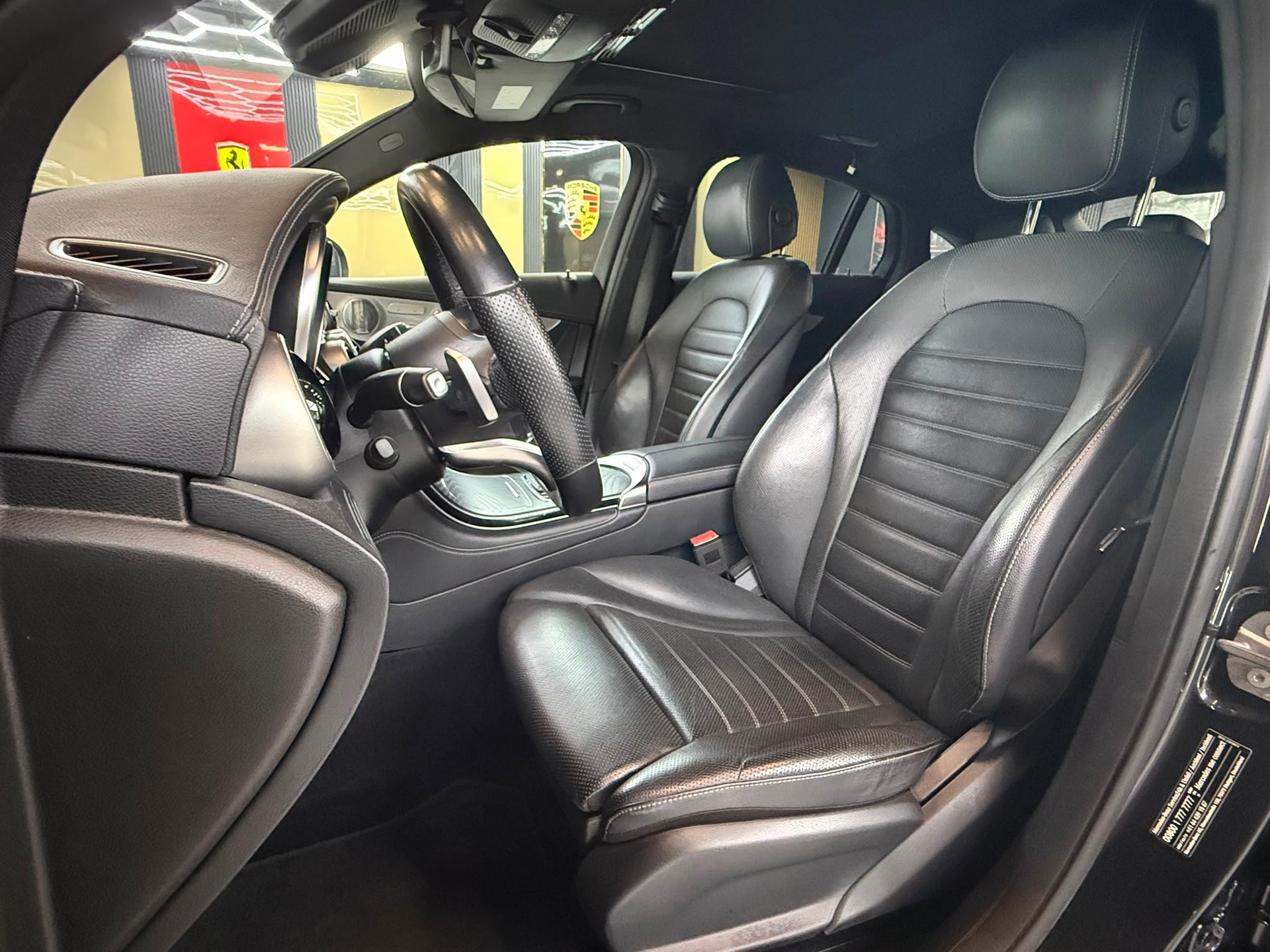 MERCEDES-BENZ GLC Coupé 300 d AMG Line 4Matic 9G-Tronic-image-9