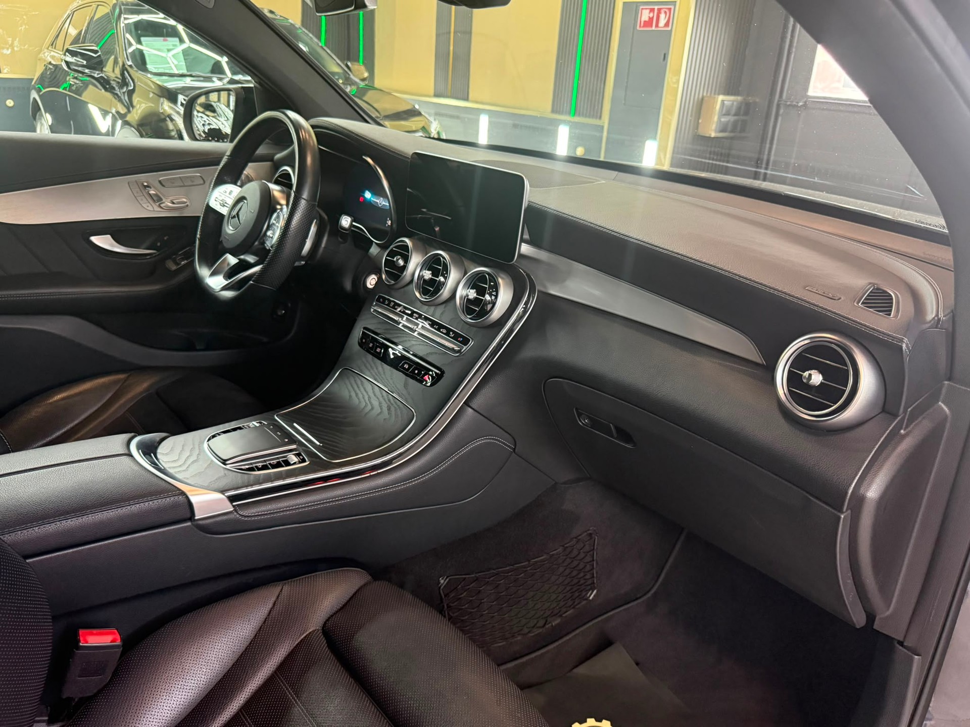MERCEDES-BENZ GLC Coupé 300 d AMG Line 4Matic 9G-Tronic-image-10