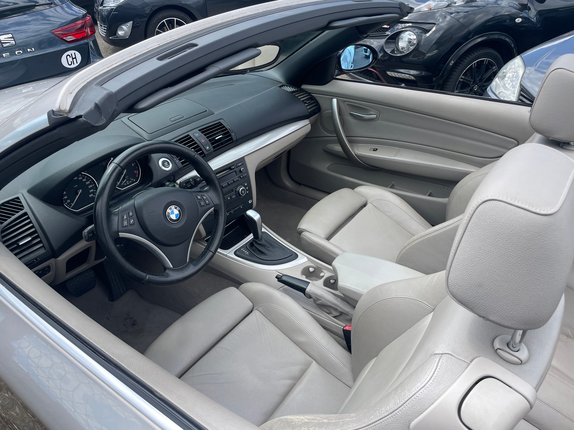 BMW 120i Cabrio Steptronic-image-10