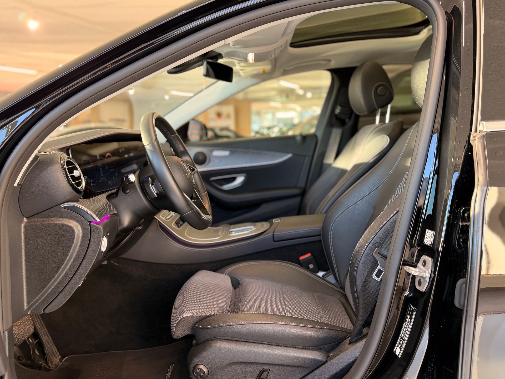 MERCEDES-BENZ E 200 d Avantgarde 9G-Tronic-image-16