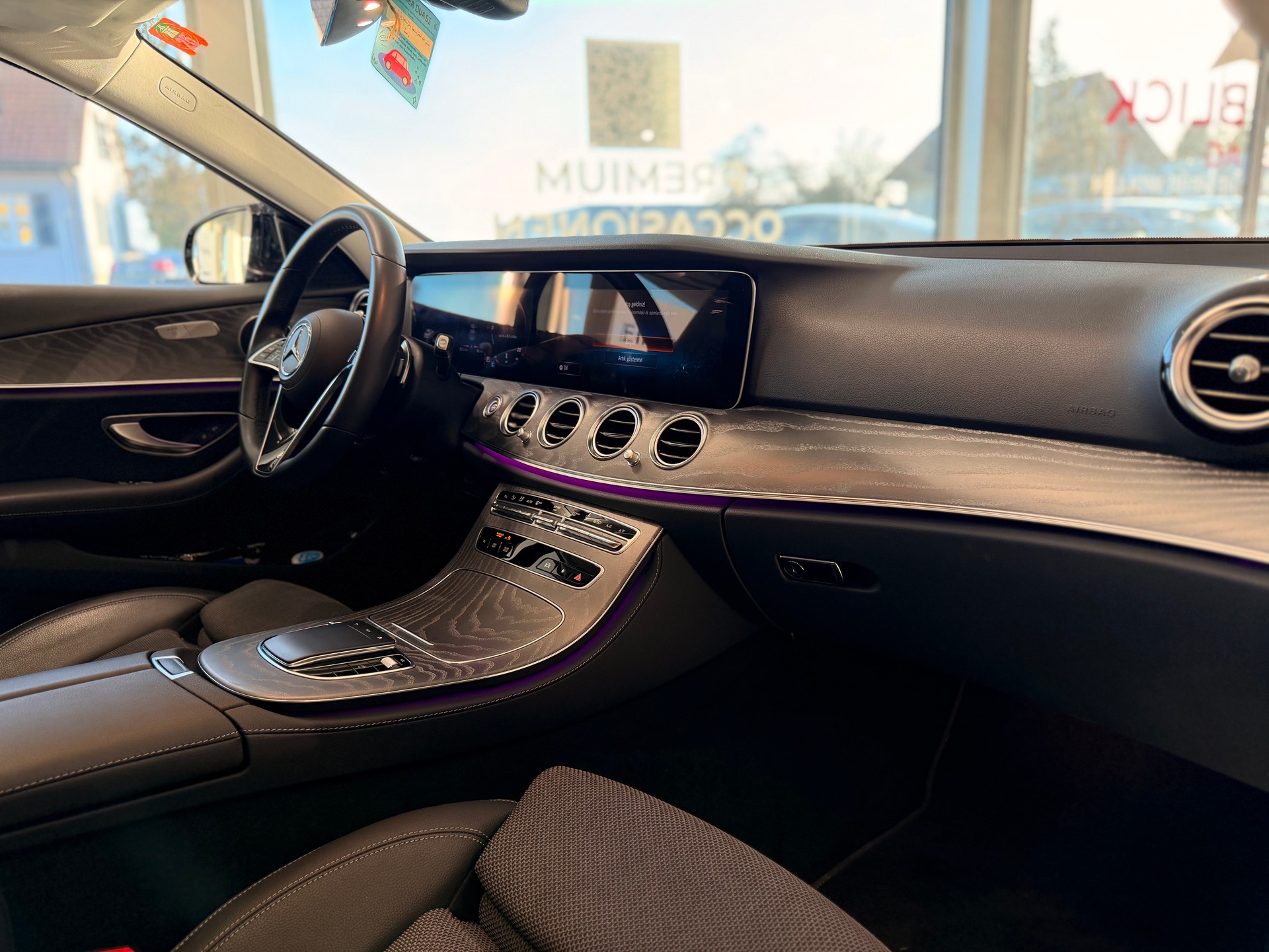 MERCEDES-BENZ E 200 d Avantgarde 9G-Tronic-image-24