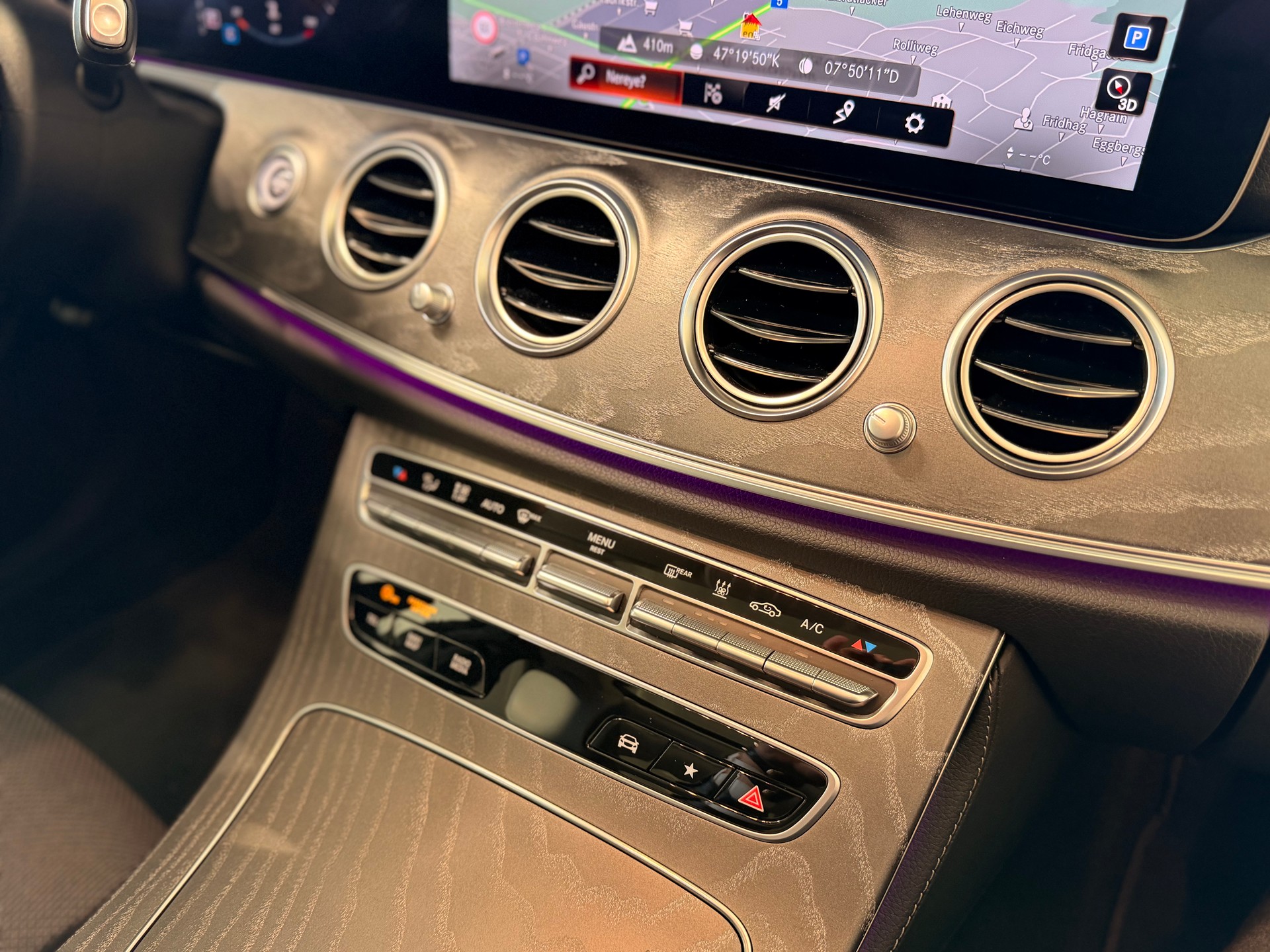 MERCEDES-BENZ E 200 d Avantgarde 9G-Tronic-image-27