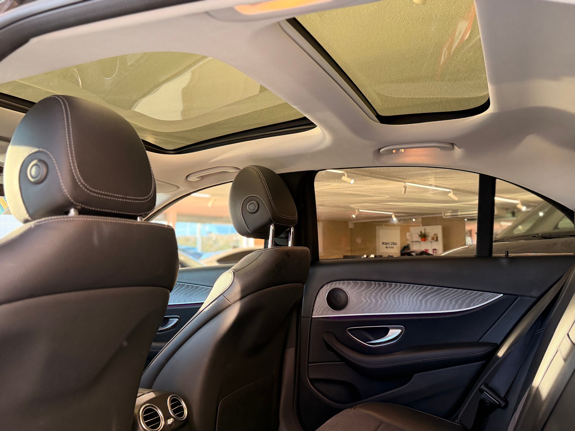 MERCEDES-BENZ E 200 d Avantgarde 9G-Tronic-image-19