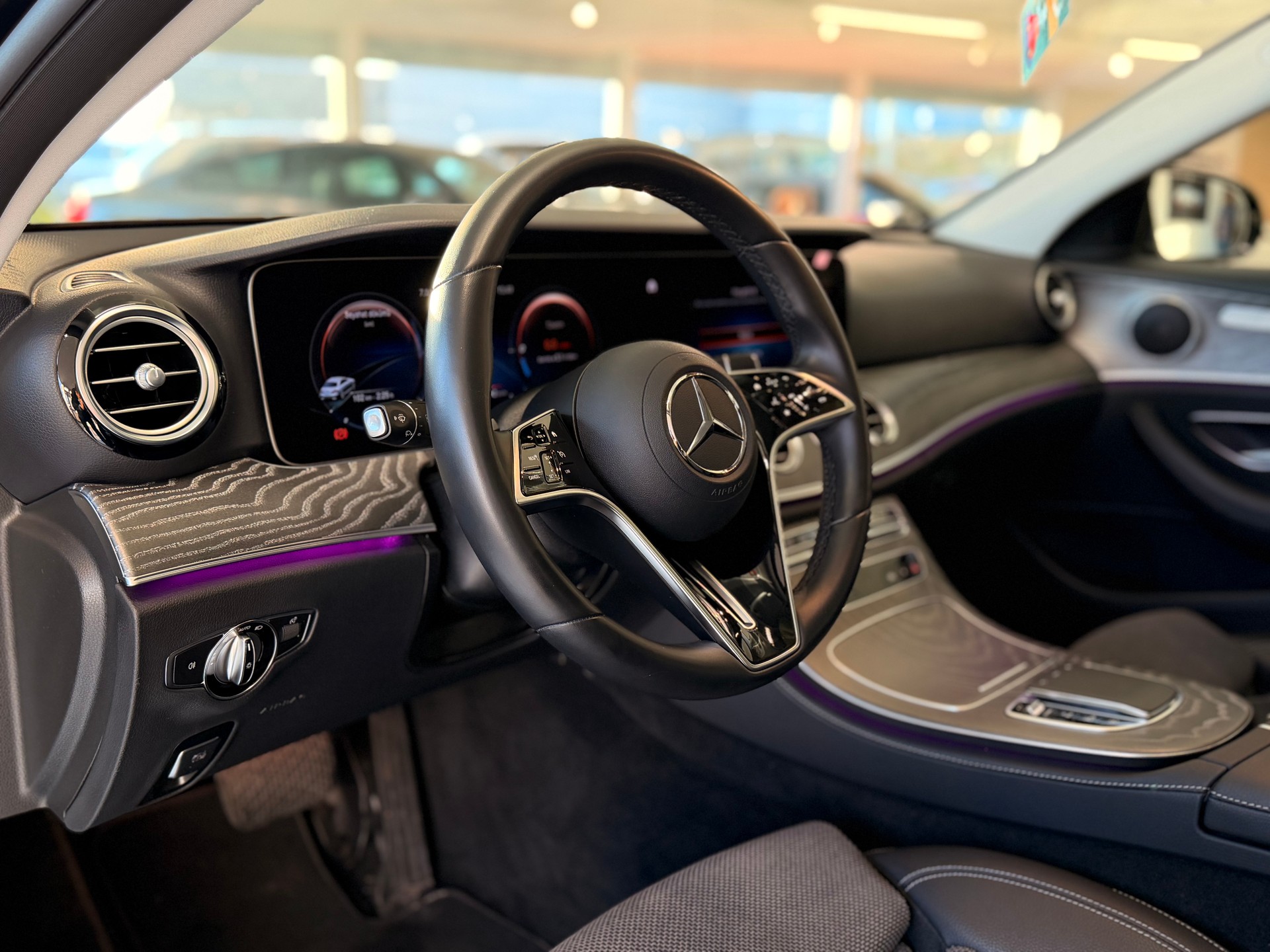 MERCEDES-BENZ E 200 d Avantgarde 9G-Tronic-image-17