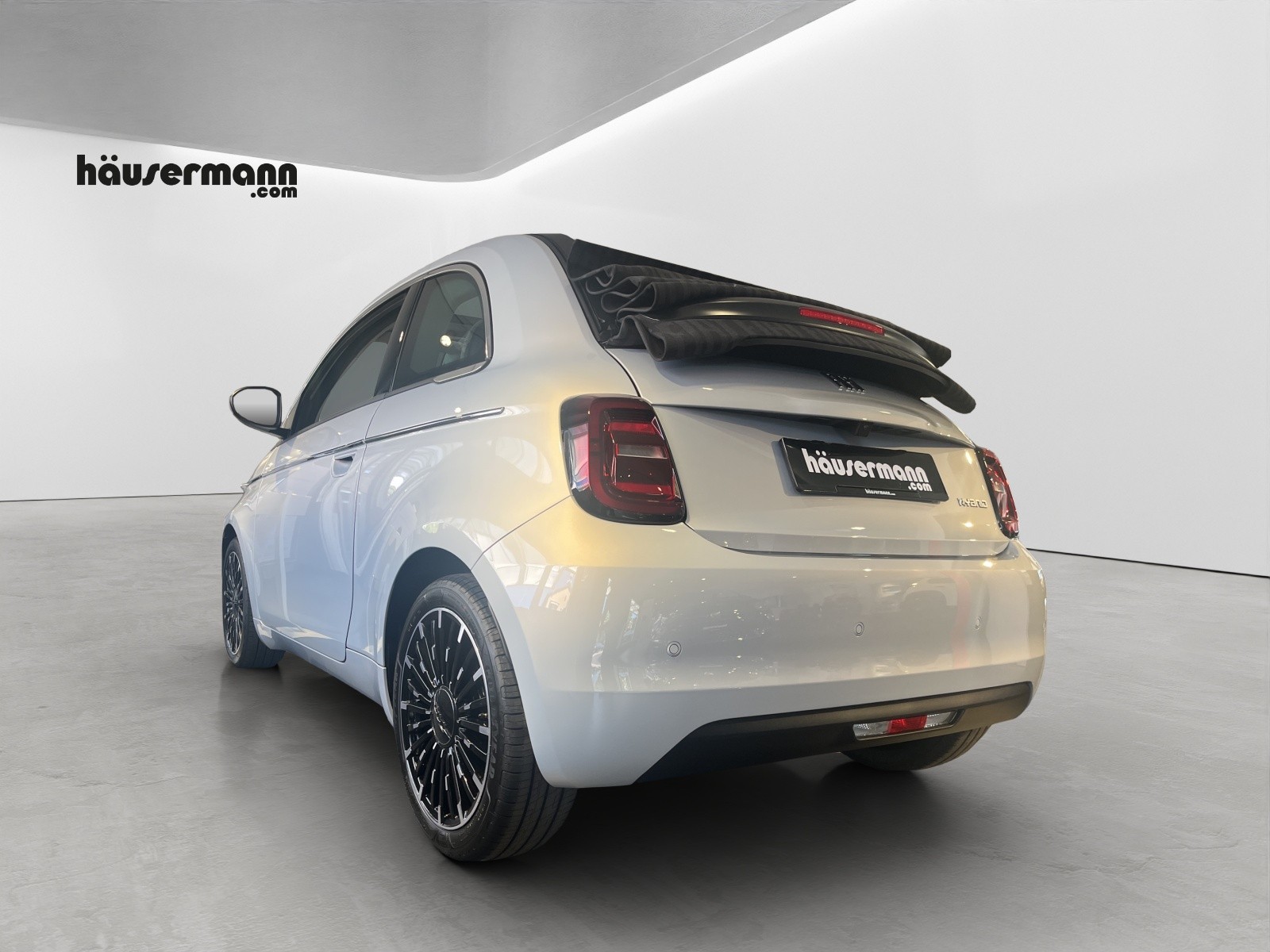 FIAT 500 Cabrio 1.0 Hybrid La Prima-image-2