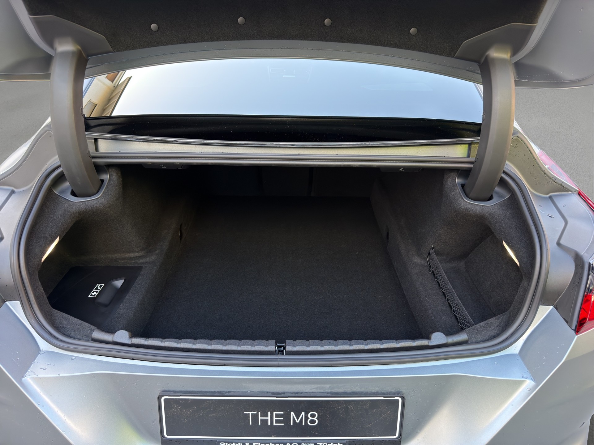 BMW M8 xDrive M Competition Steptronic-image-13