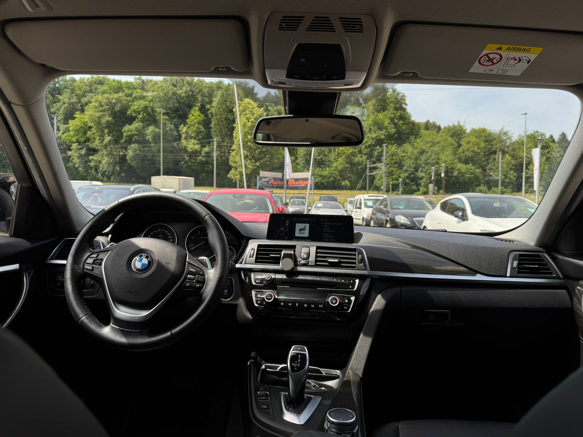 BMW 320d xDrive Luxury Line Steptronic-image-12