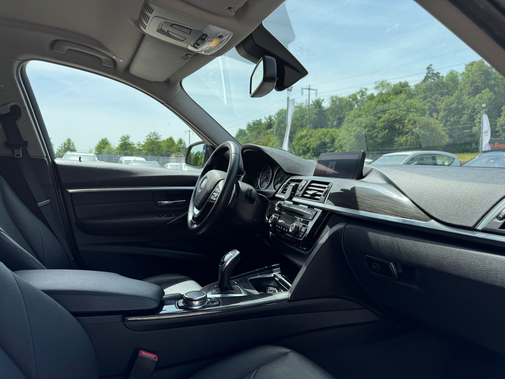 BMW 320d xDrive Luxury Line Steptronic-image-13