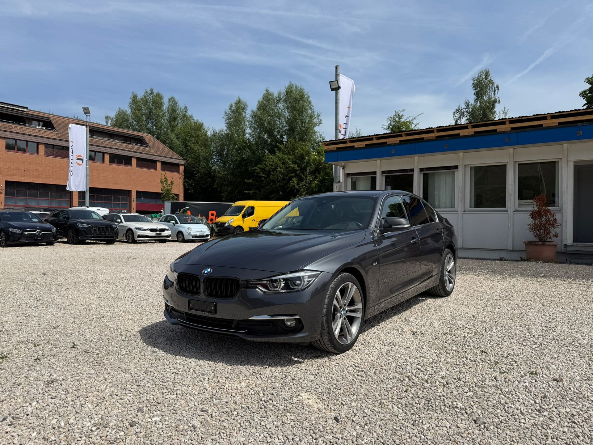 BMW 320d xDrive Luxury Line Steptronic-showroom-element-1