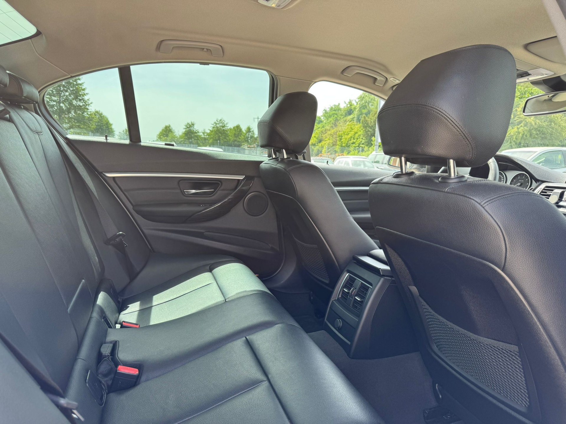 BMW 320d xDrive Luxury Line Steptronic-image-10