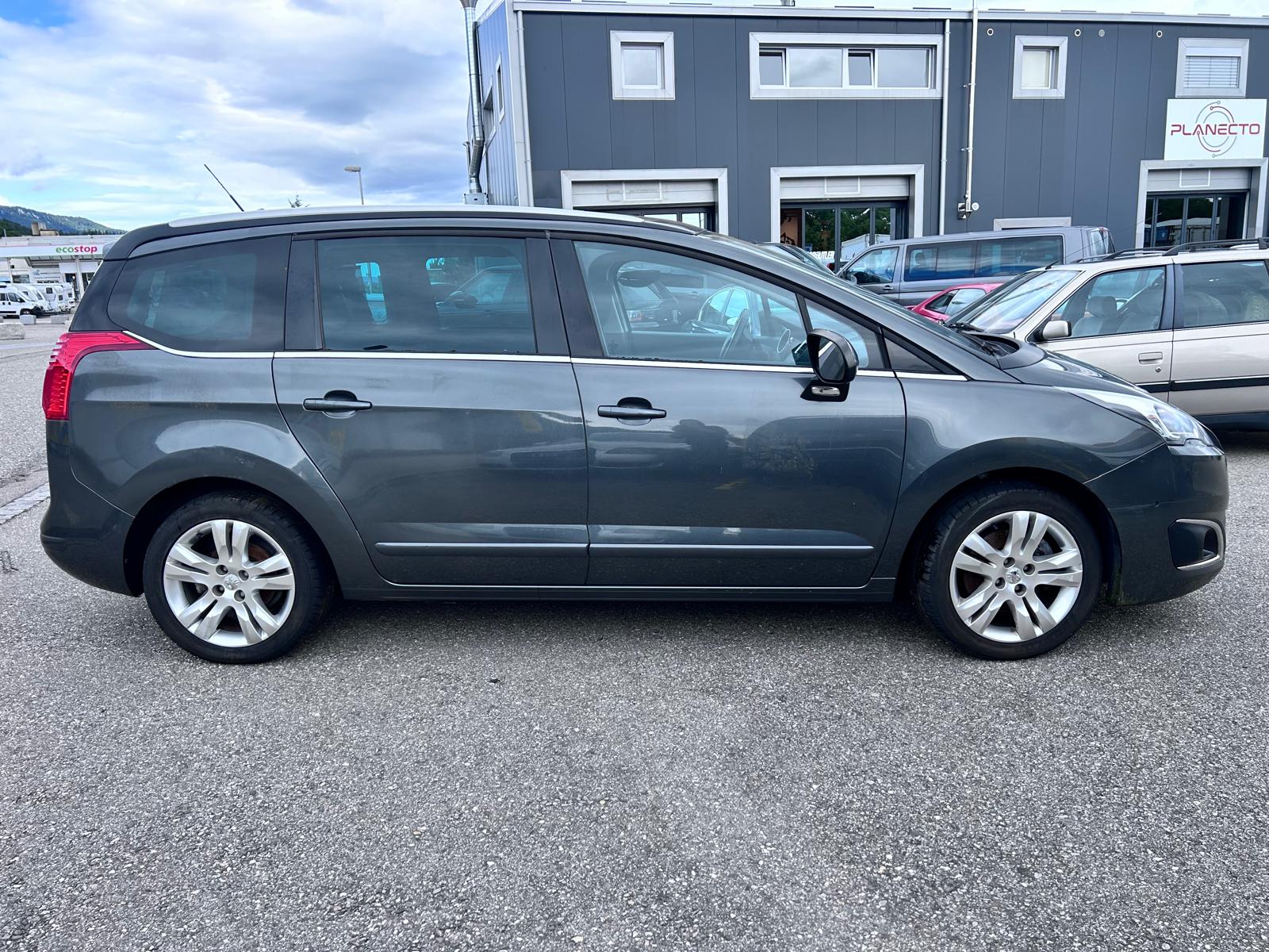 PEUGEOT 5008 1.6 16V T Allure Automatic-image-3