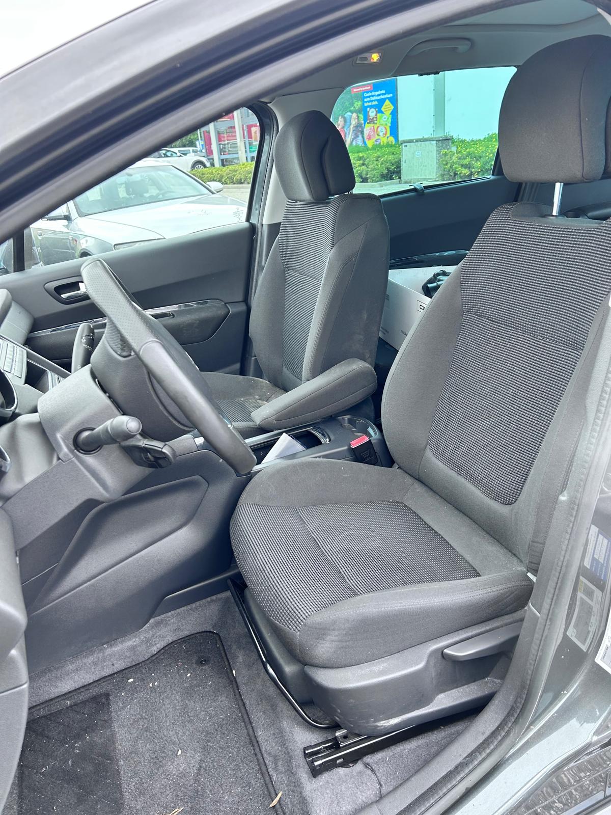 PEUGEOT 5008 1.6 16V T Allure Automatic-image-8