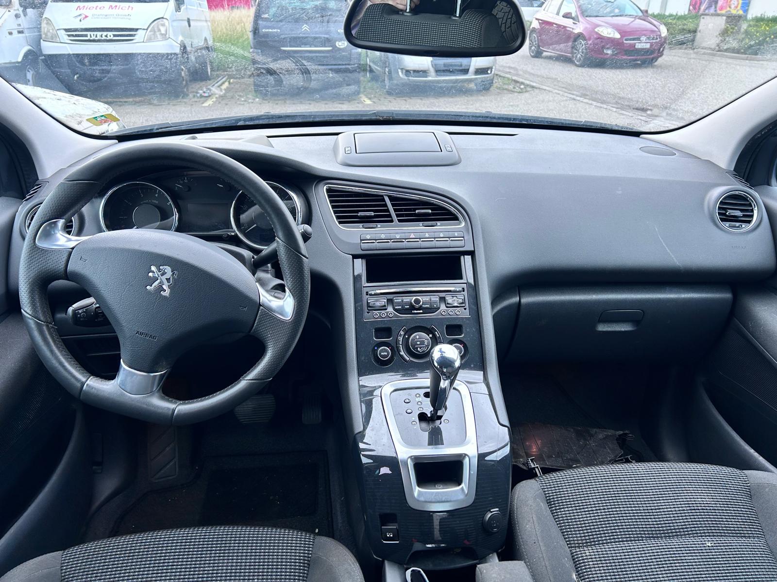 PEUGEOT 5008 1.6 16V T Allure Automatic-image-9