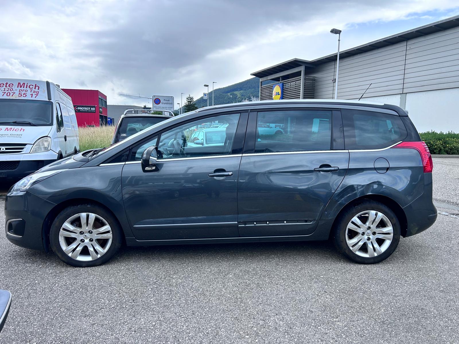 PEUGEOT 5008 1.6 16V T Allure Automatic-image-7