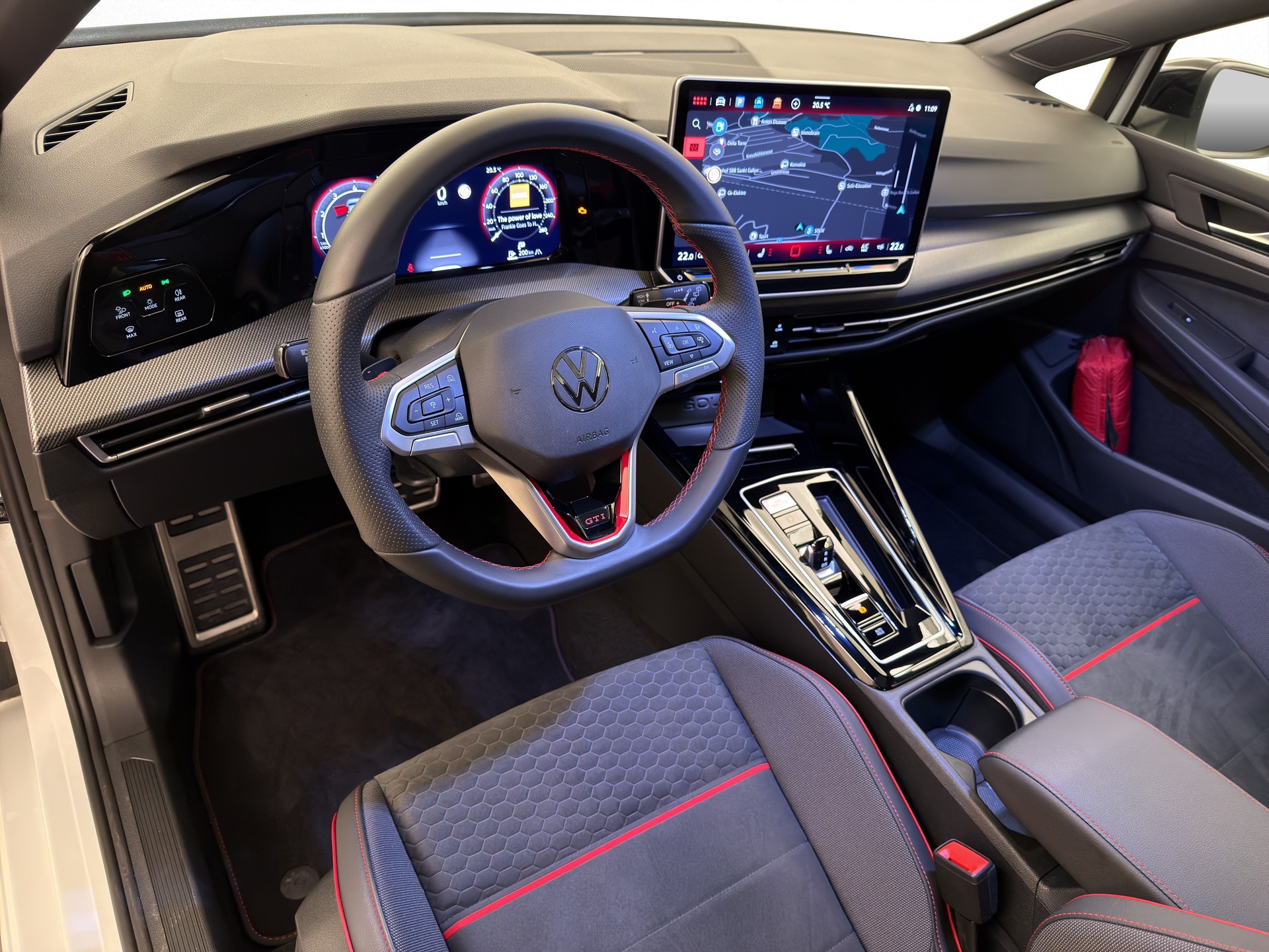 VW Golf 8 2.0 TSI GTI Clubsport Black Style-image-13