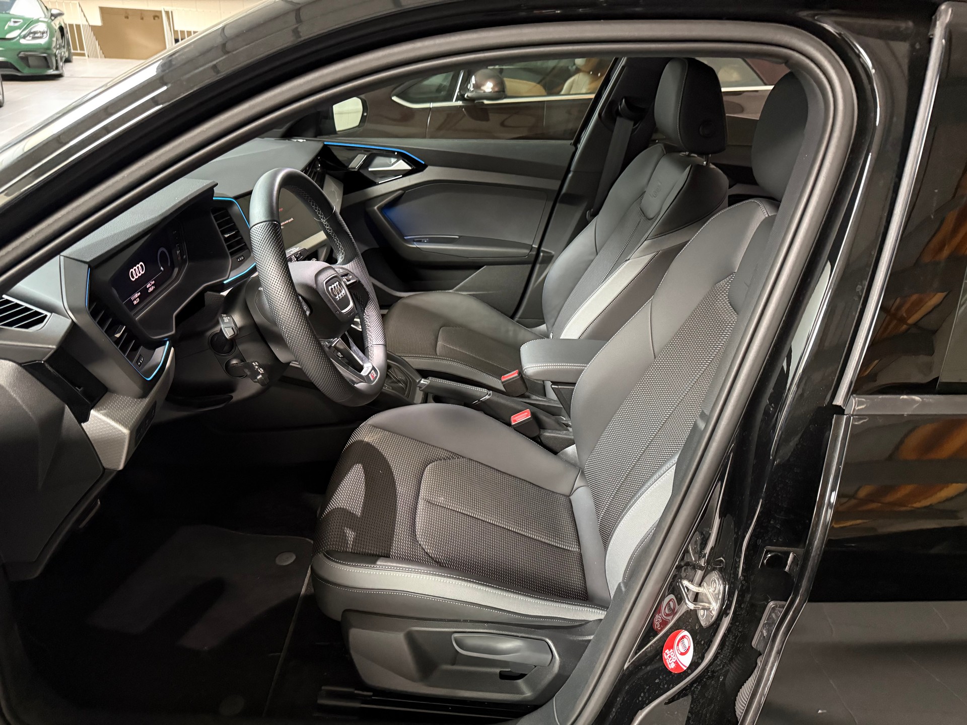 AUDI A1 allstreet 30 TFSI S-tronic-image-8