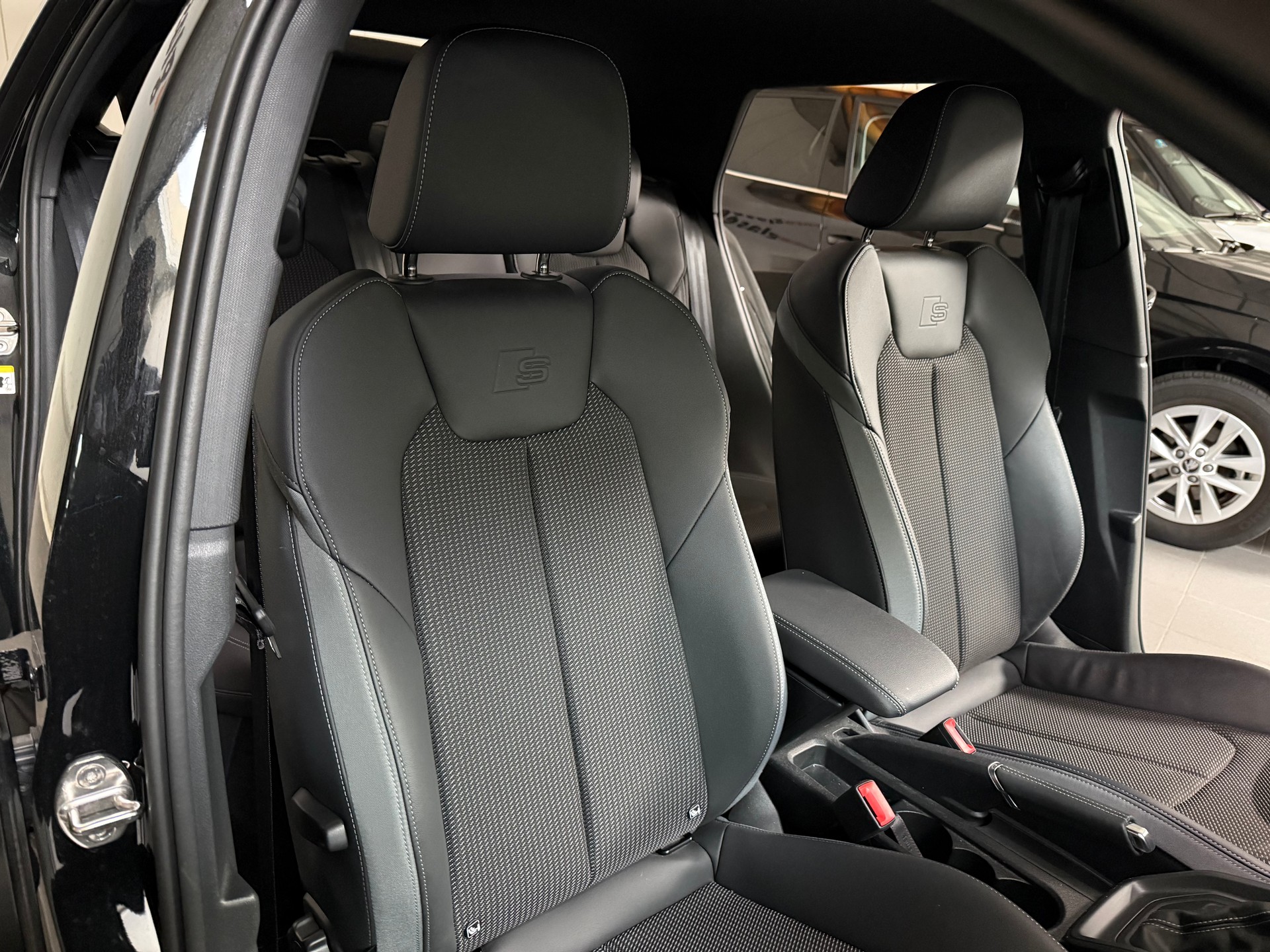 AUDI A1 allstreet 30 TFSI S-tronic-image-14