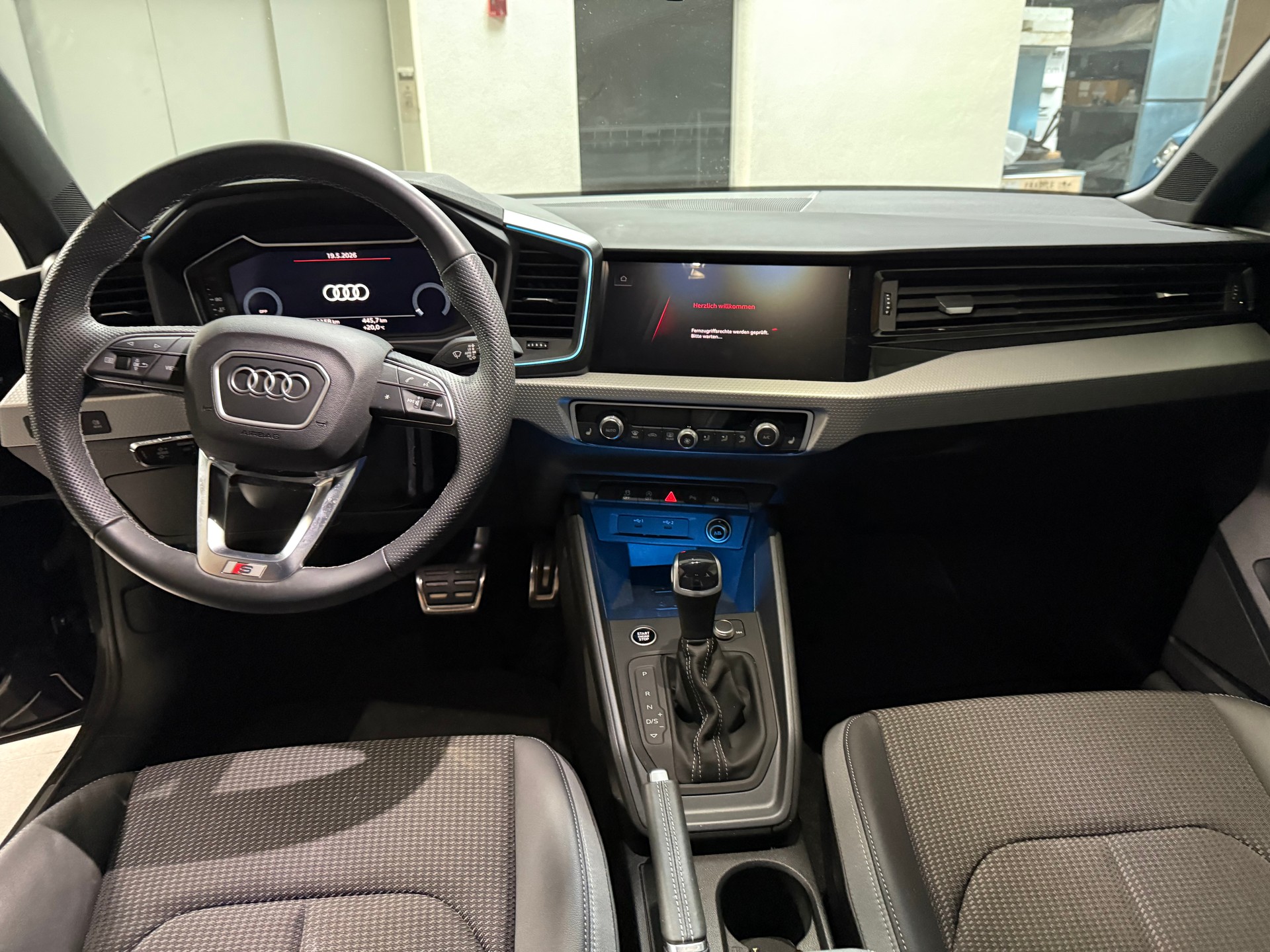 AUDI A1 allstreet 30 TFSI S-tronic-image-10