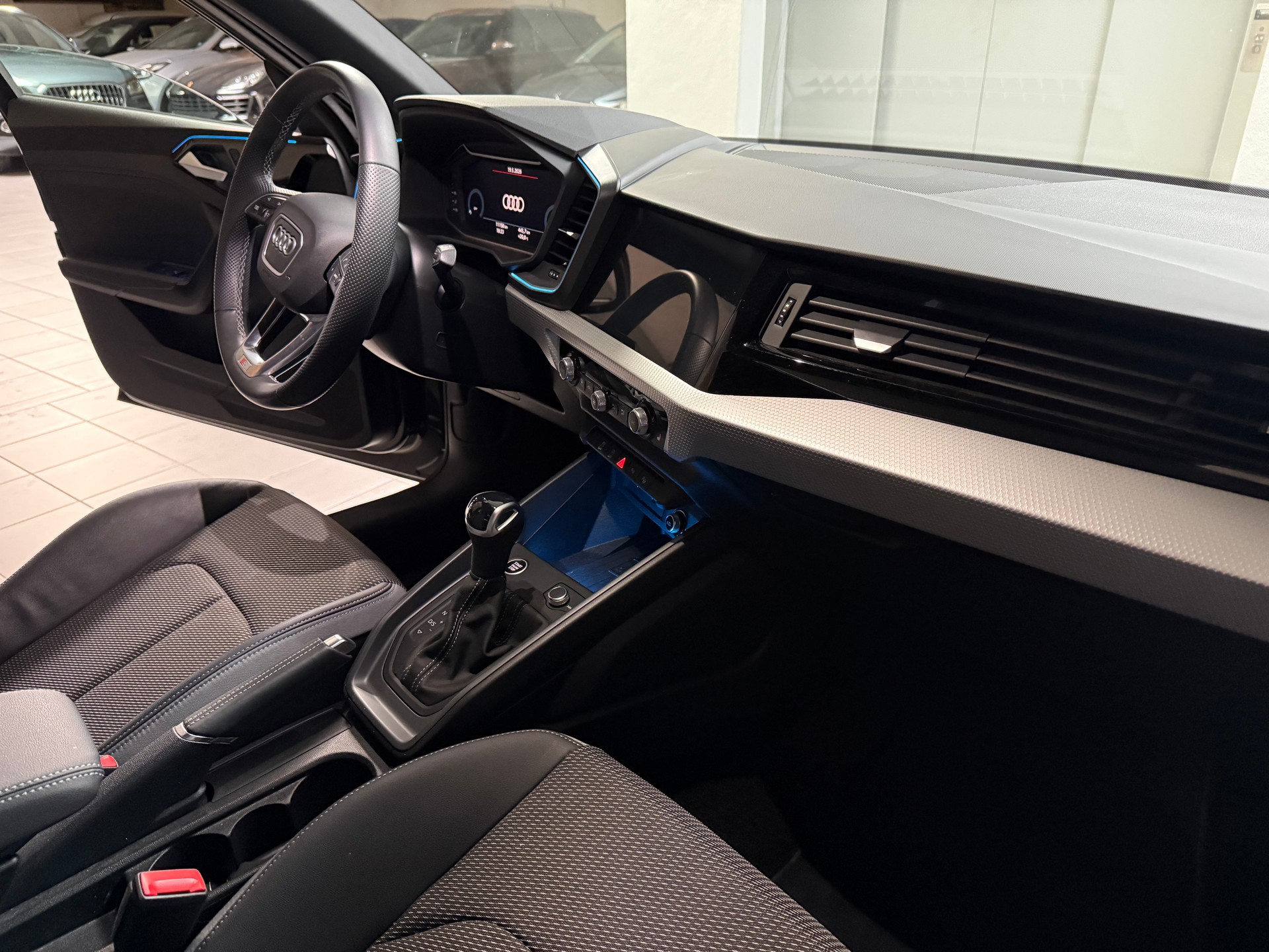 AUDI A1 allstreet 30 TFSI S-tronic-image-15
