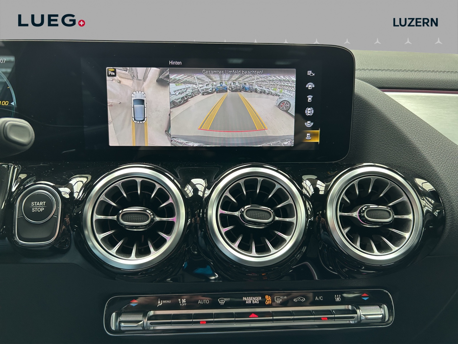 MERCEDES-BENZ EQA 300 AMG Line 4Matic-image-11