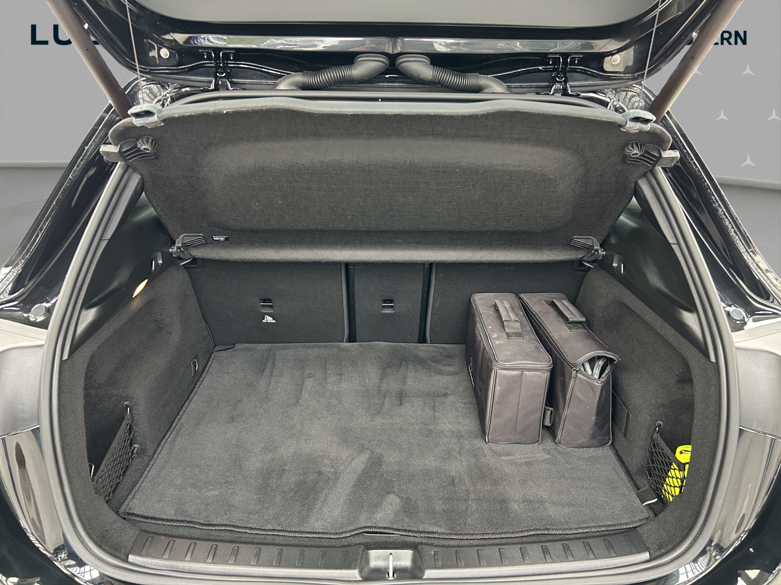 MERCEDES-BENZ EQA 300 AMG Line 4Matic-image-14