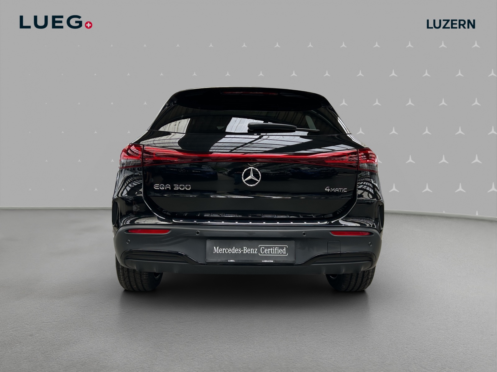 MERCEDES-BENZ EQA 300 AMG Line 4Matic-image-3