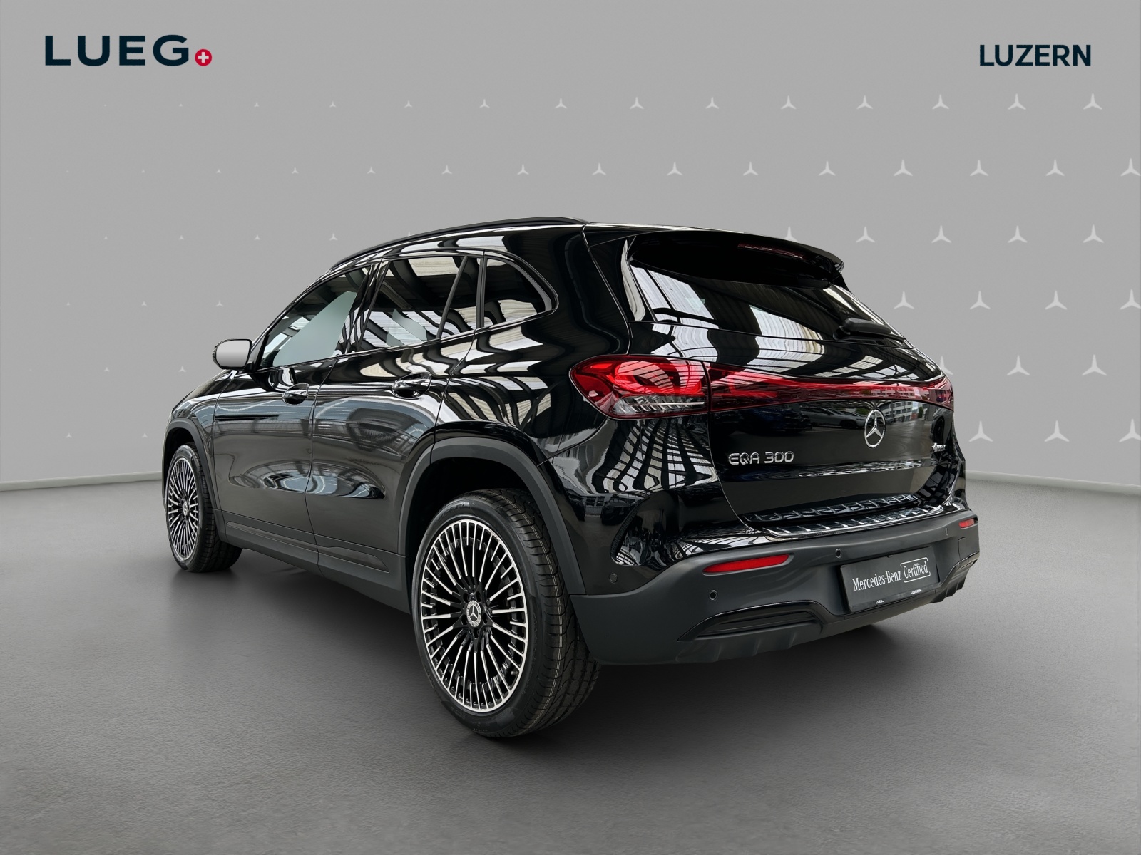 MERCEDES-BENZ EQA 300 AMG Line 4Matic-image-2