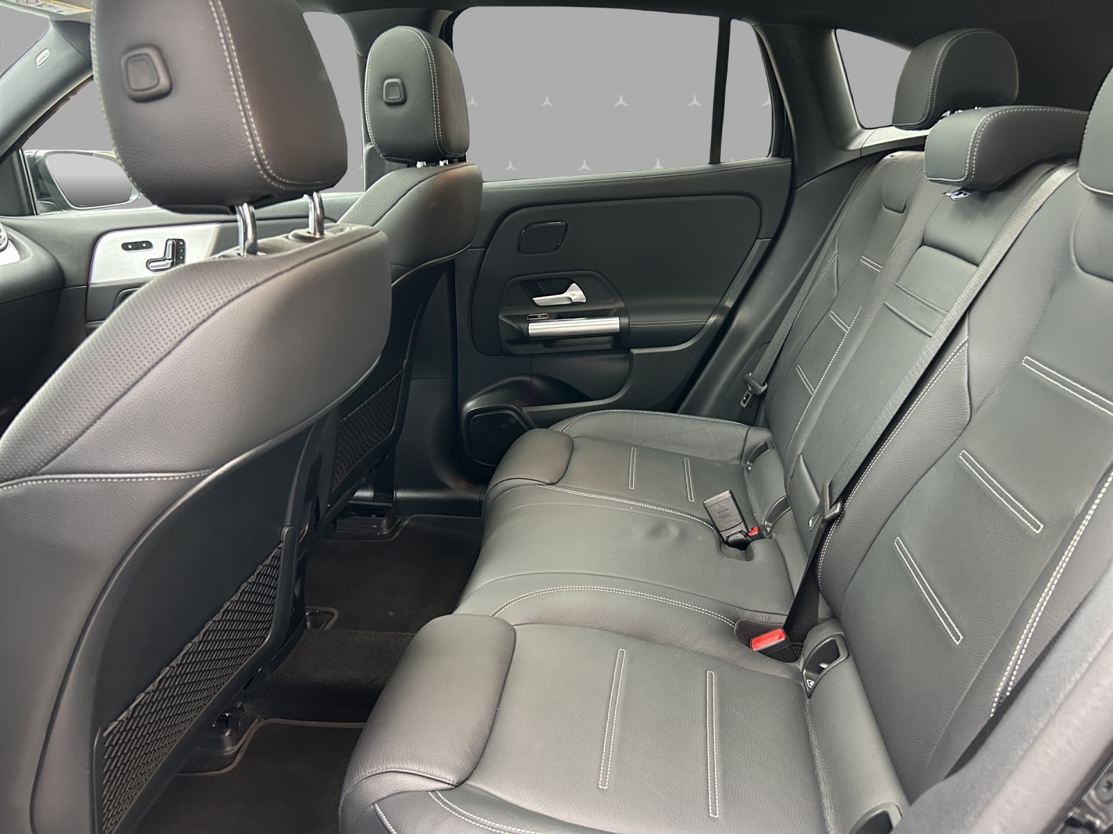 MERCEDES-BENZ EQA 300 AMG Line 4Matic-image-13