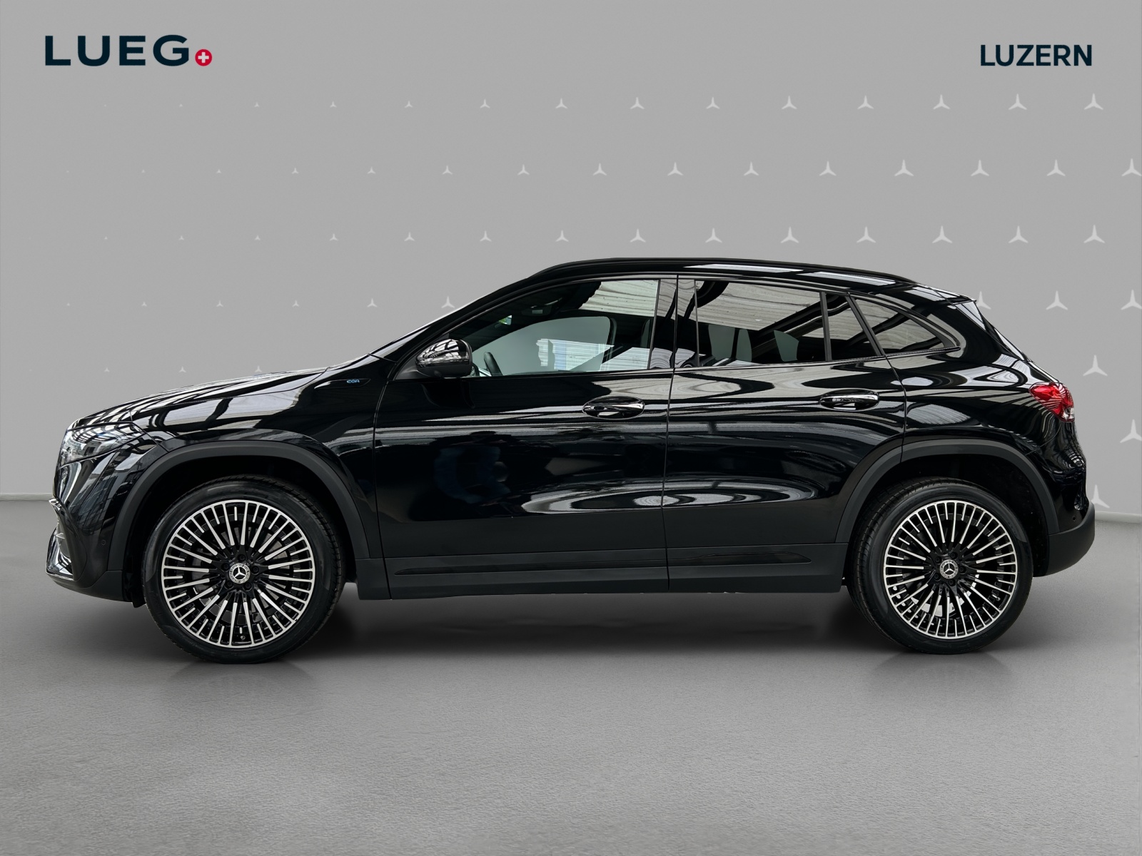 MERCEDES-BENZ EQA 300 AMG Line 4Matic-image-1
