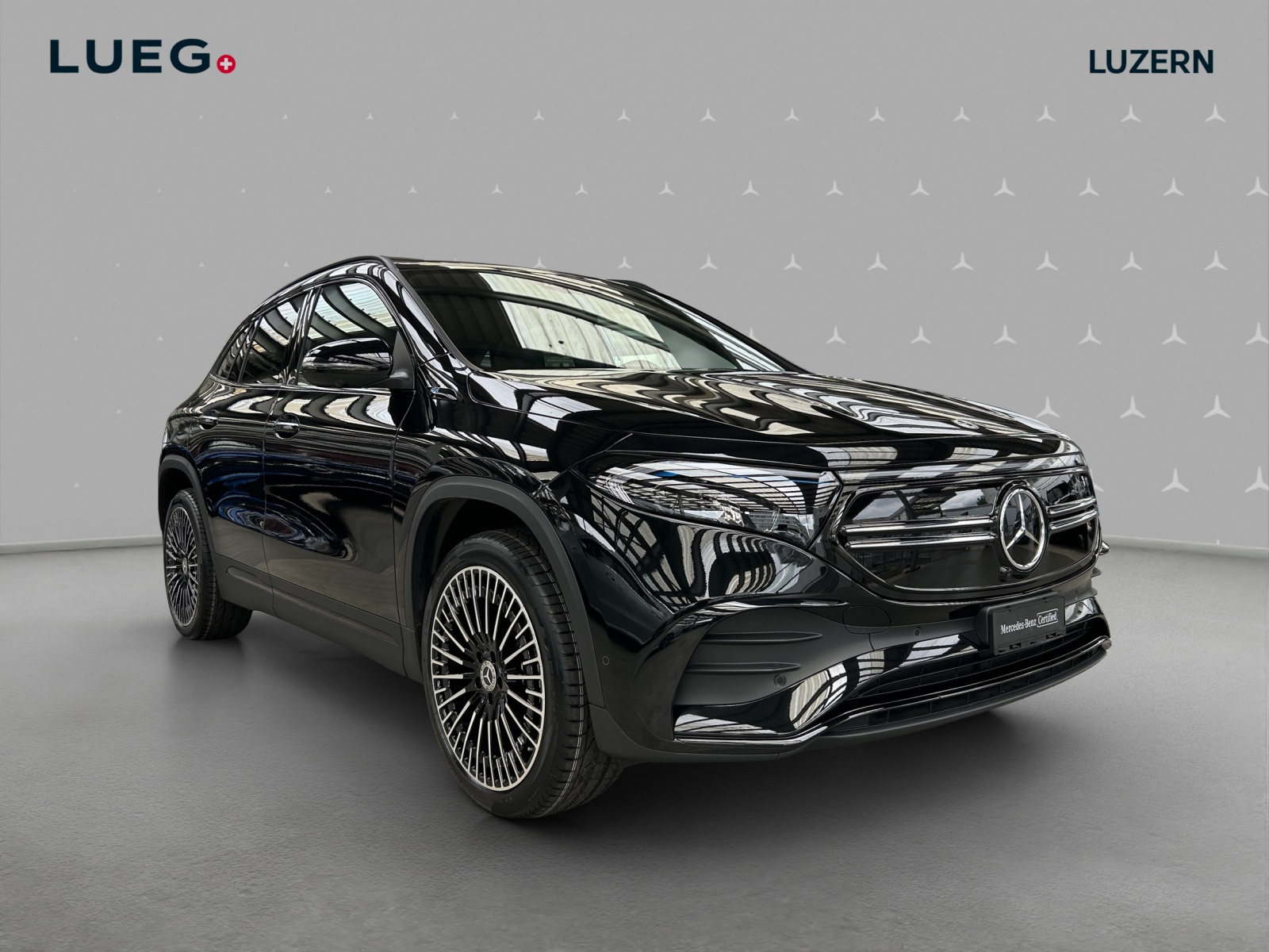 MERCEDES-BENZ EQA 300 AMG Line 4Matic-image-4