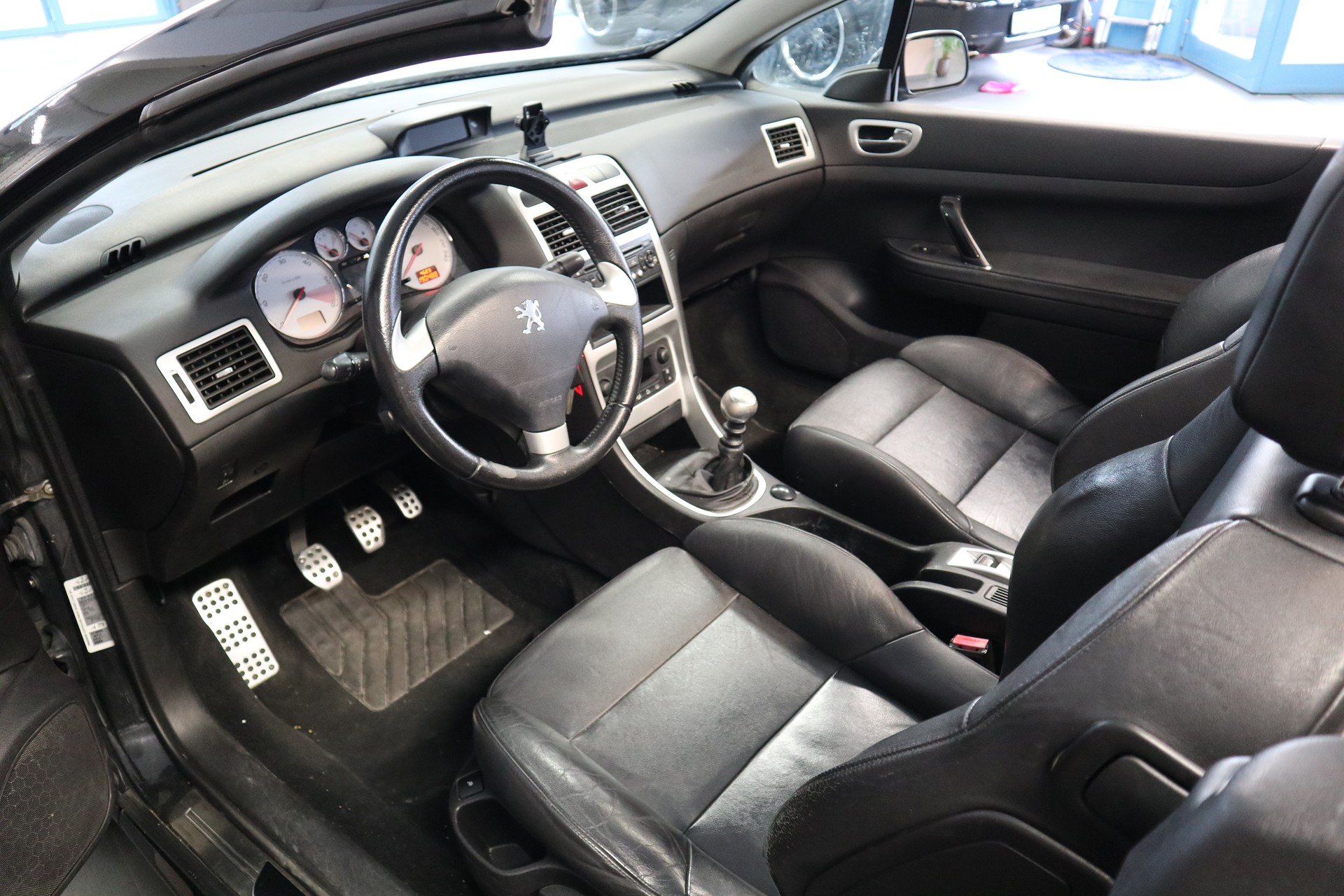 PEUGEOT 307 CC 2.0 HDI Dynamic-image-12